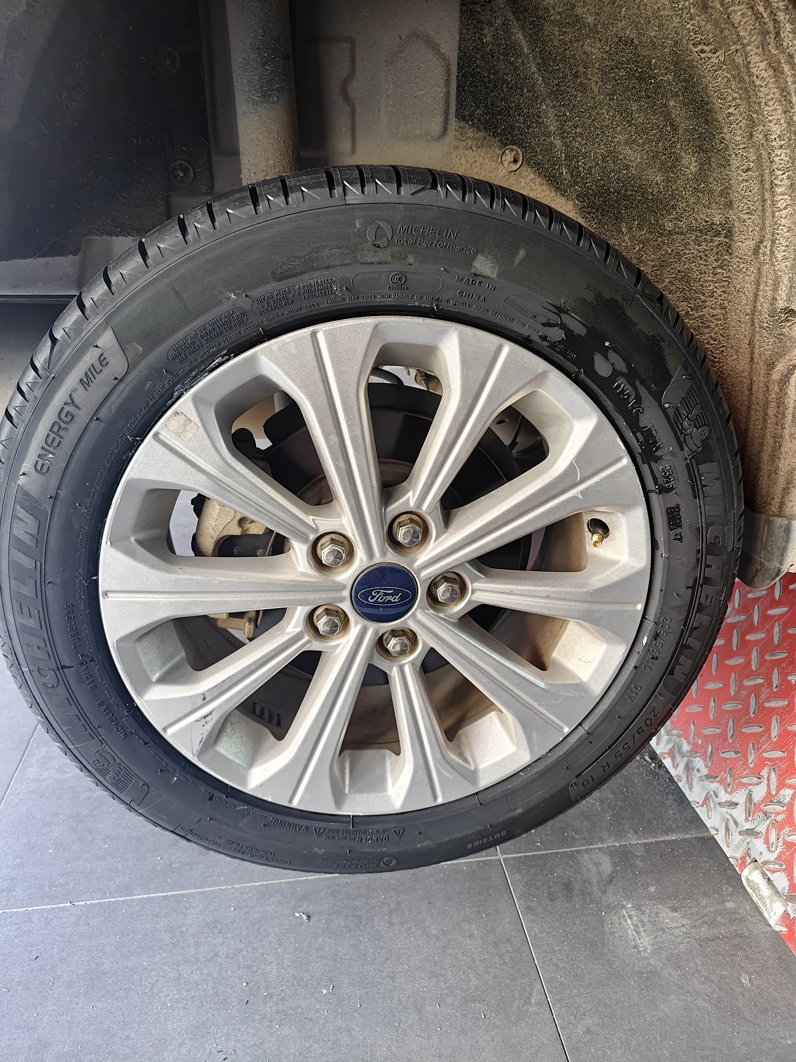 米其林（MICHELIN）汽车轮胎 205/55R16 91V 耐越 ENERGY MILE 【月黑风高】 实拍图