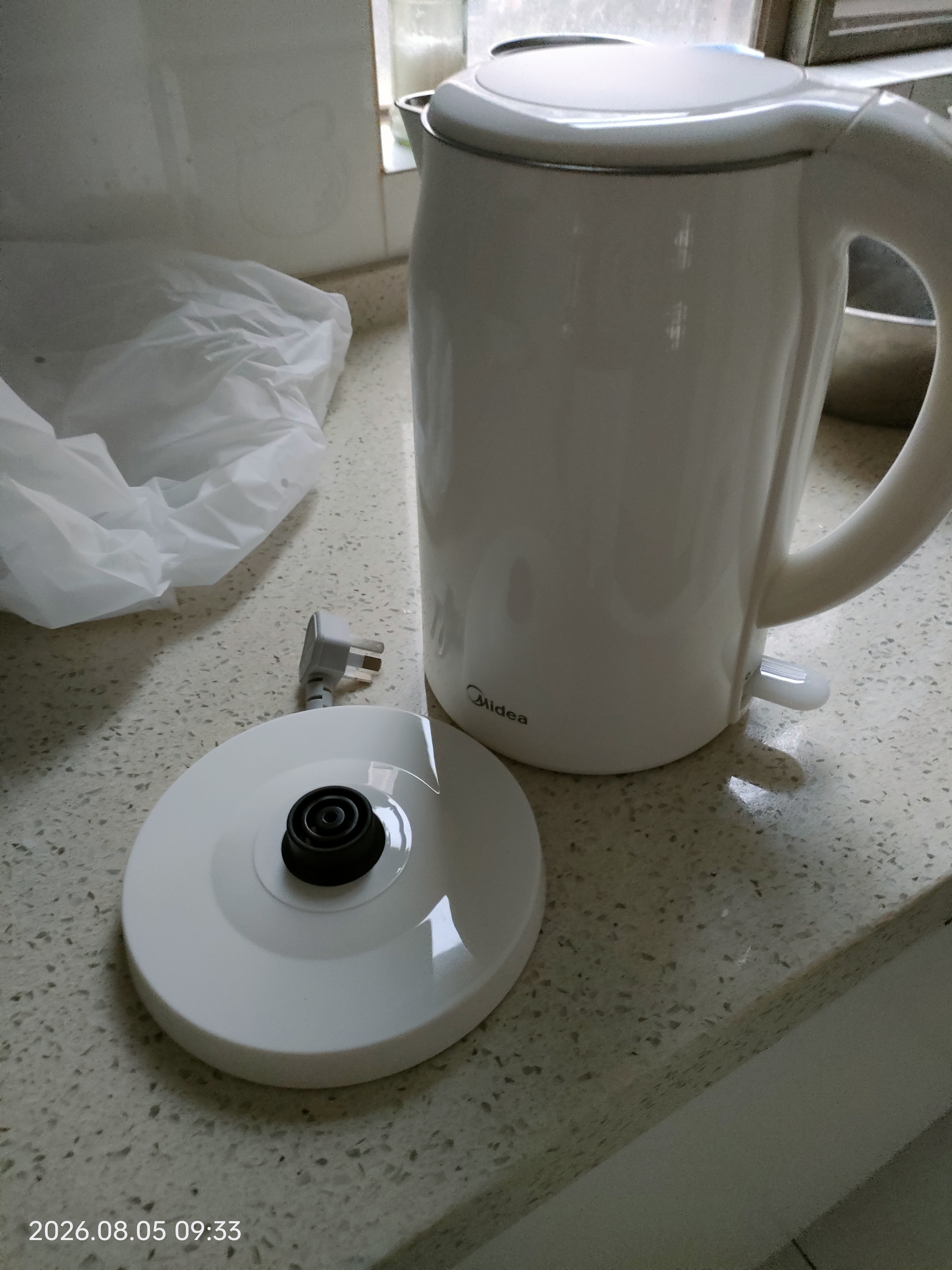 美的（Midea）电热水壶 2L大容量家用速沸烧水壶 双层隔热防烫电水壶 1800W大功率 安全防干烧 自动断电 2L 【316L母婴材质】 实拍图