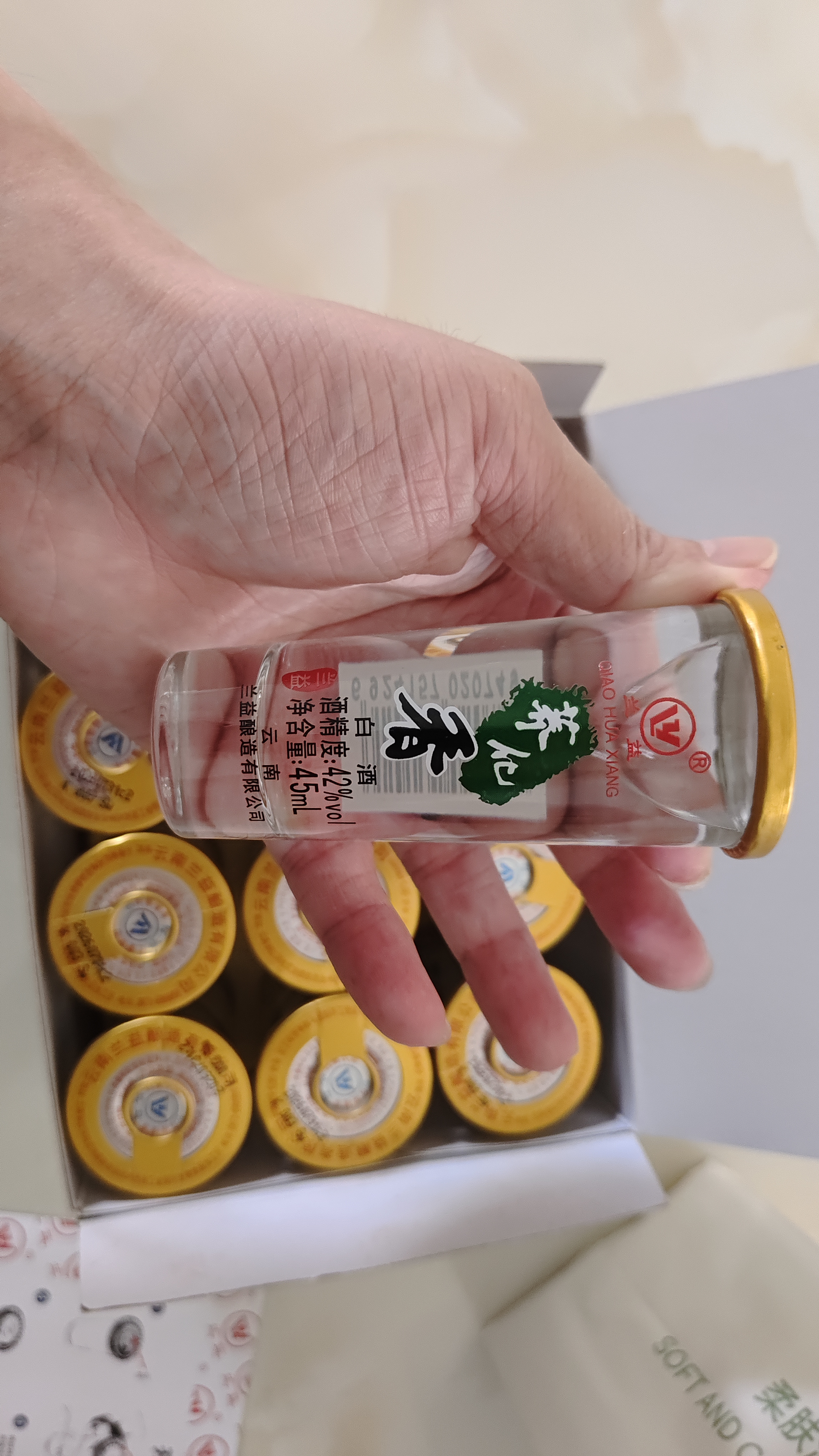 荞化香云南泸西特产苦荞白酒荞花香45ml*12杯清香型小荞酒小杯酒 42度 45mL 1盒 *12杯 实拍图