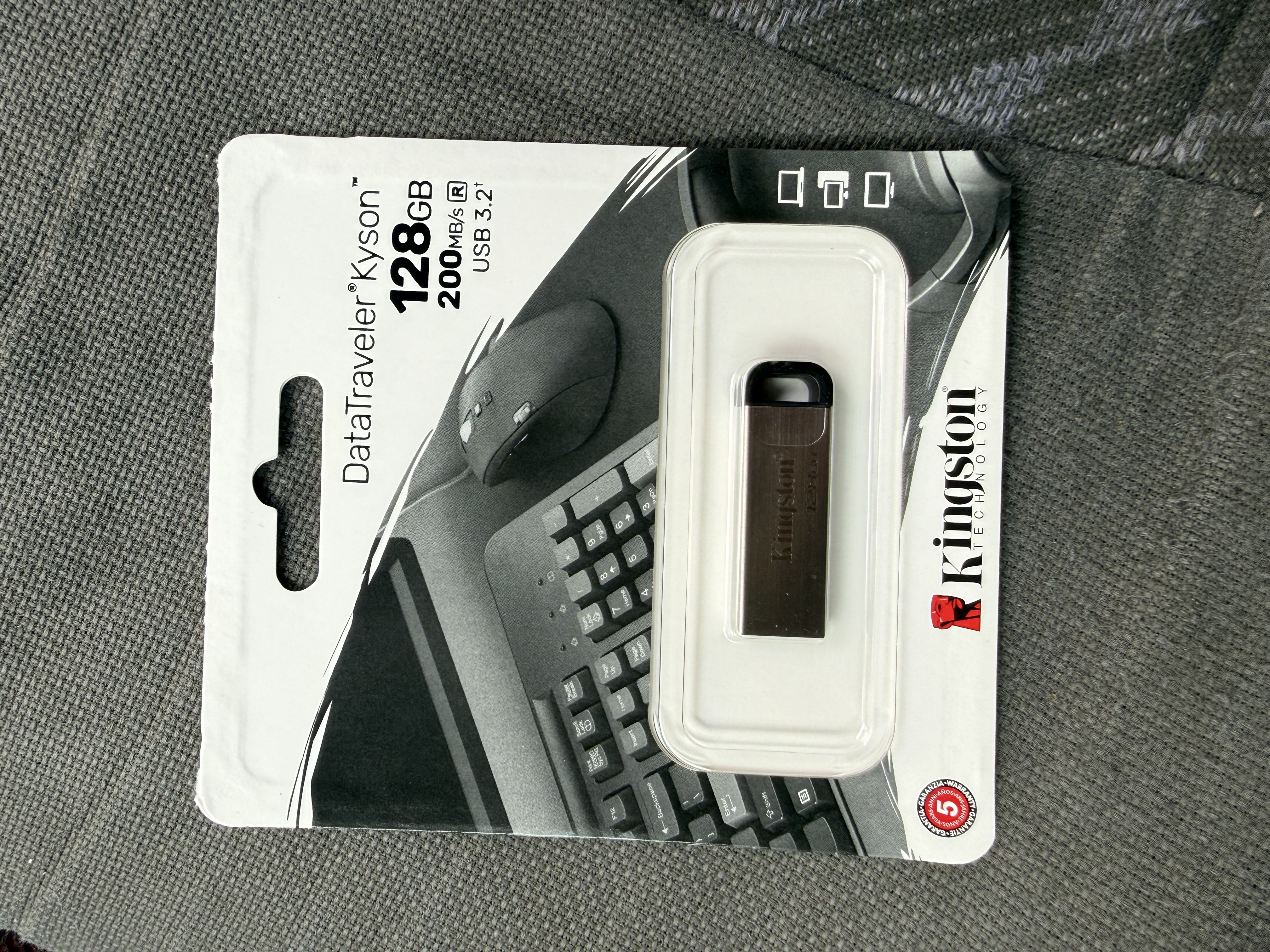 金士顿（Kingston）128GB USB 3.2 Gen 1 U盘 DTKN 大容量U盘 金属外壳 读速200MB/s 学习办公投标电脑车载优盘 实拍图