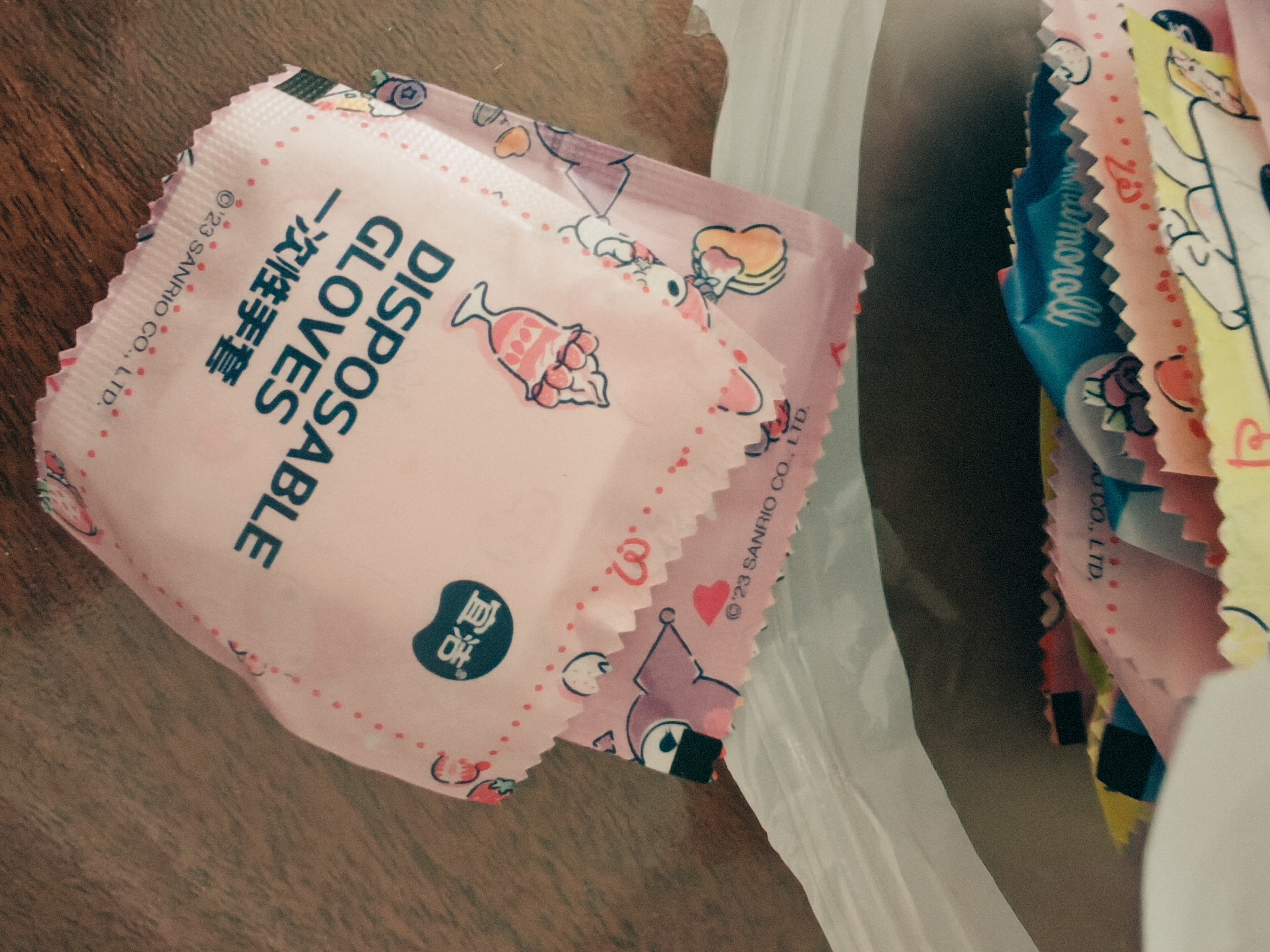 宜洁（yekee）一次性手套独立小包装80双三丽鸥加厚食品PE厨房便携餐饮K-8147 实拍图