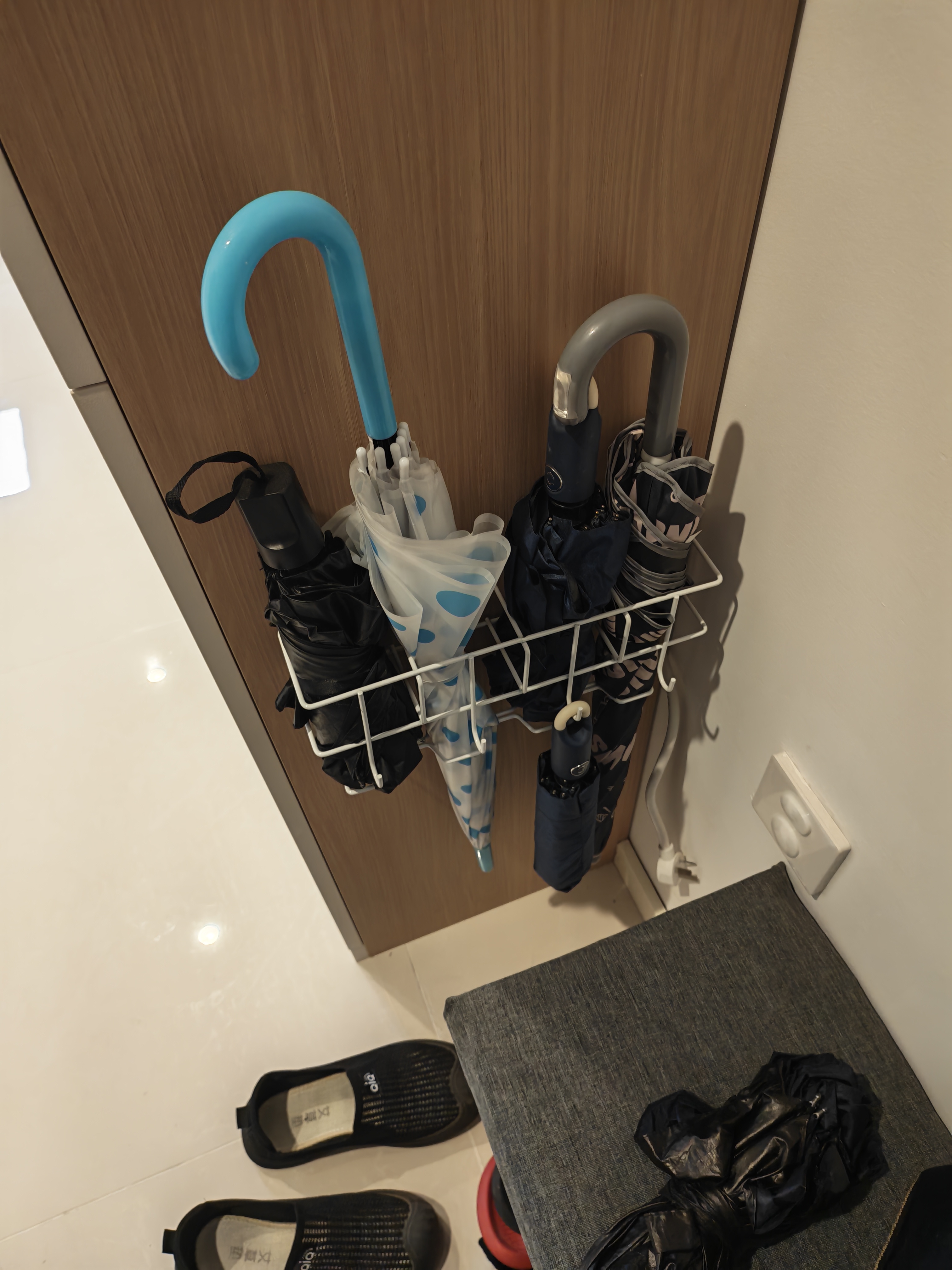 梵俪琳雨伞收纳架伞架收纳挂钩雨伞架放伞置物架神器家用门口壁挂式置挂 草葱白【带挂钩4个】 实拍图