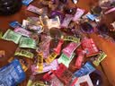 【零食大礼包】休闲零食辣条麻花肉脯素牛排组合装送人追剧 7款共63包【精装】 实拍图