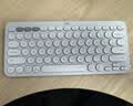 罗技（Logitech）时尚系列K390无线蓝牙键盘 超薄便携  K380升级版 白色 79键 实拍图