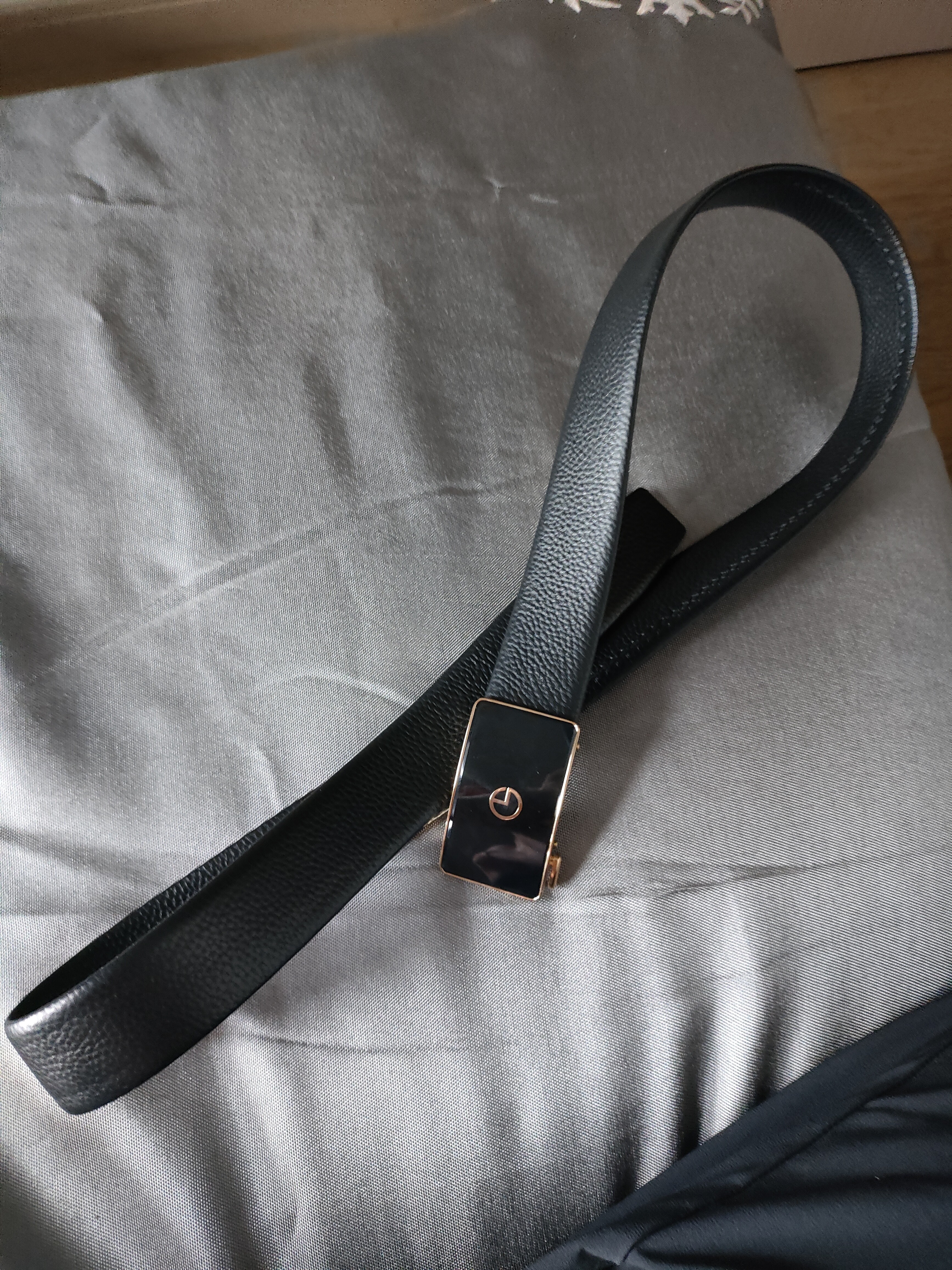 金利来男士皮带内扣自动扣真皮商务正装内穿式腰带头层牛皮百搭 款一（内扣款）金色镜面 115cm 实拍图