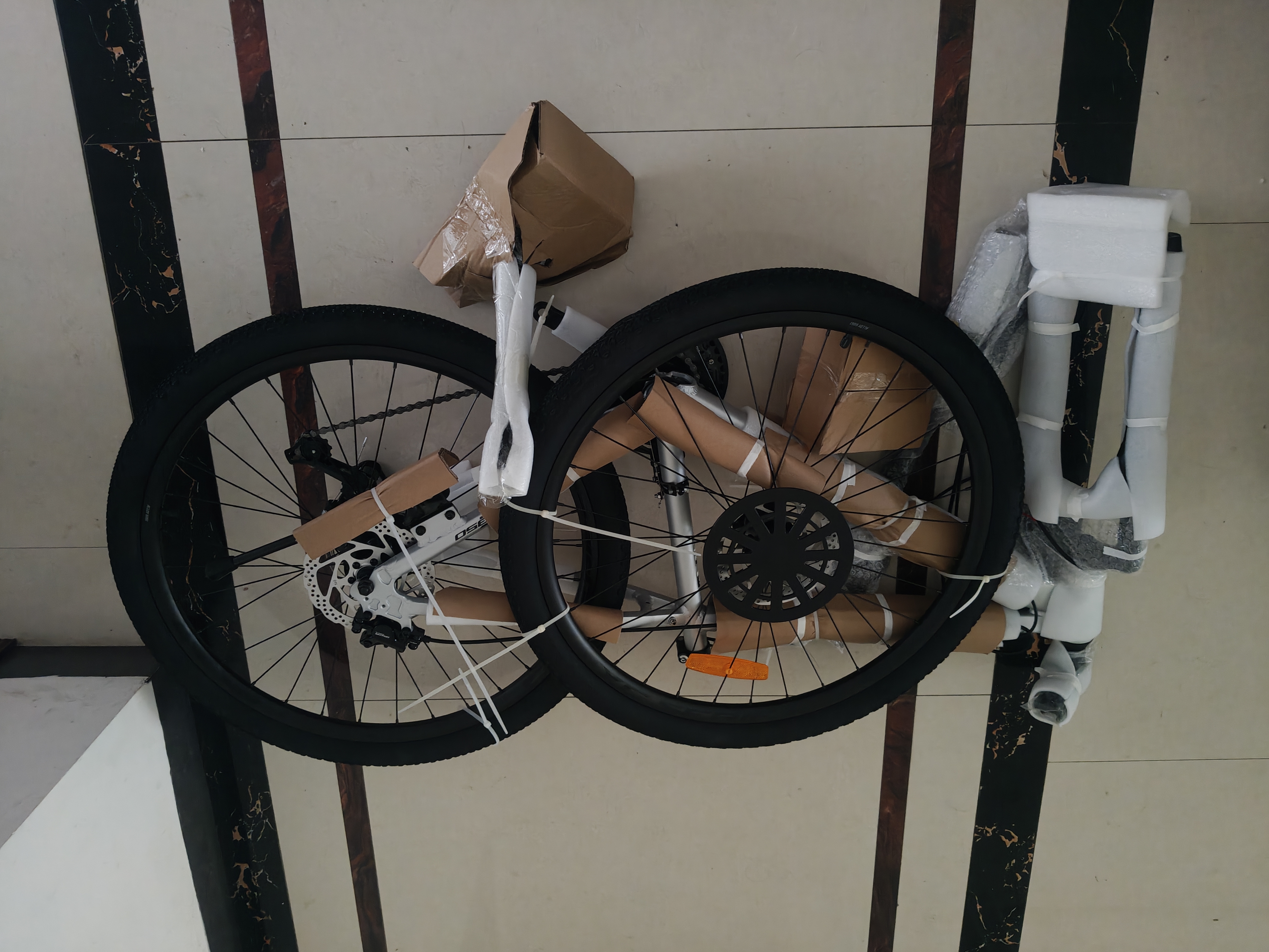 京东京造 XC350山地自行车铝合金禧玛诺21速油压碟刹成年人学生15寸时空银 实拍图