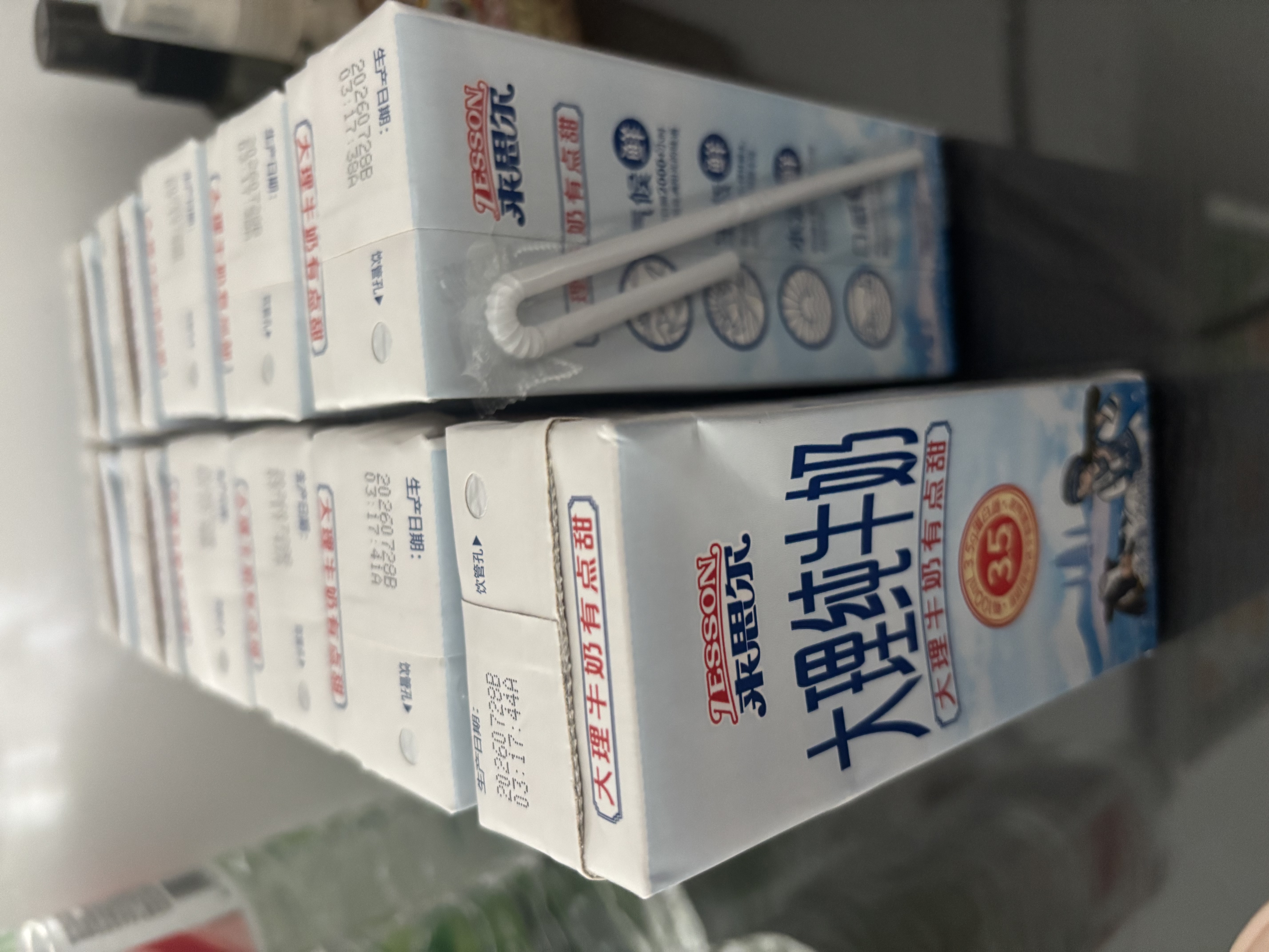蒙牛低脂高钙牛奶250ml*24盒 早餐健身伴侣 送礼优选送礼礼盒 实拍图