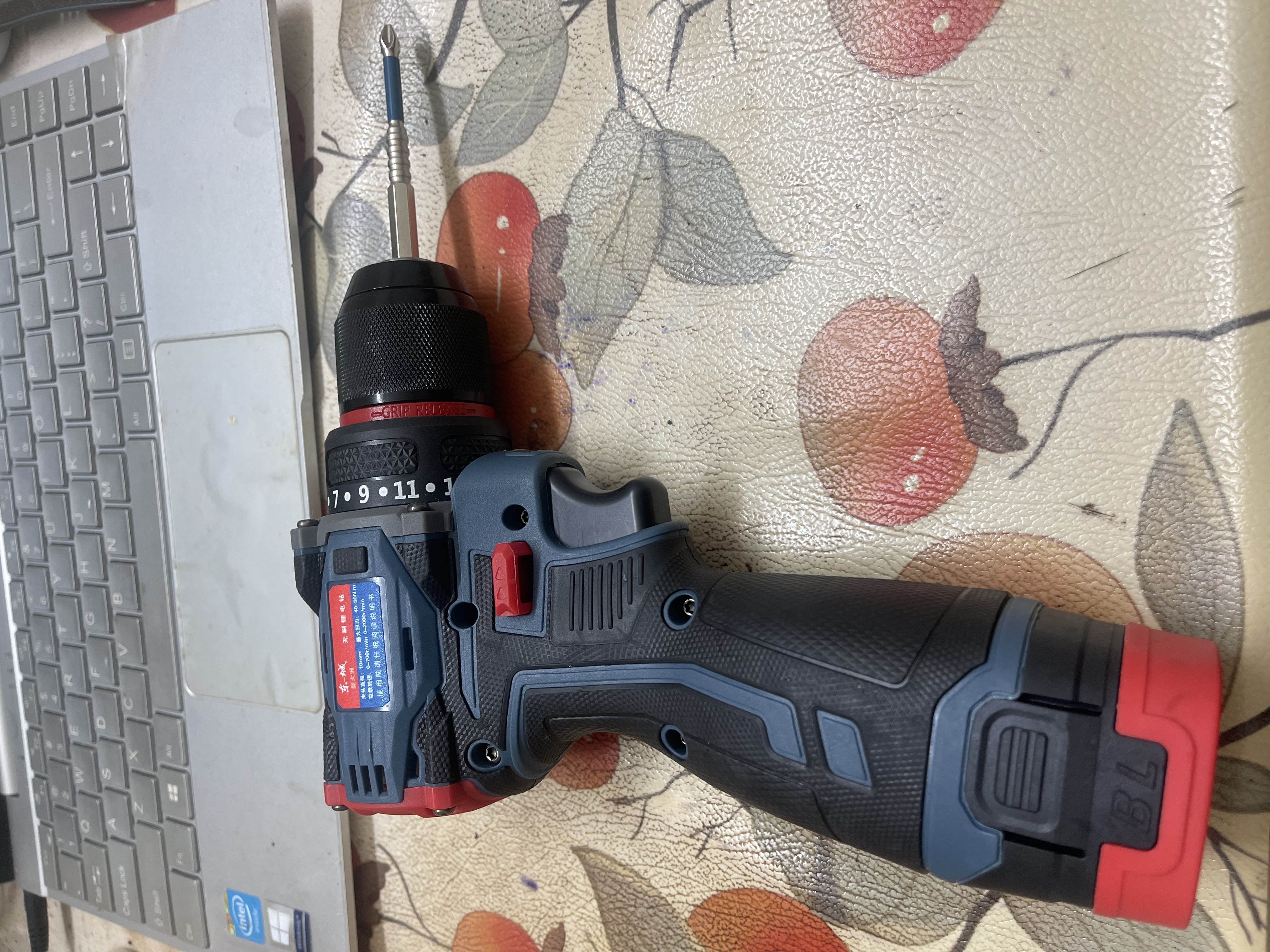 东城强劲无刷18V工业锂冲击电钻打孔多功能手持电动螺丝刀工具 【第三代双速款】18v单电池+批头 实拍图