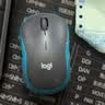 罗技（Logitech）M220 轻音鼠标 无线鼠标 办公鼠标 对称鼠标 带无线微型接收器 灰黑色 实拍图