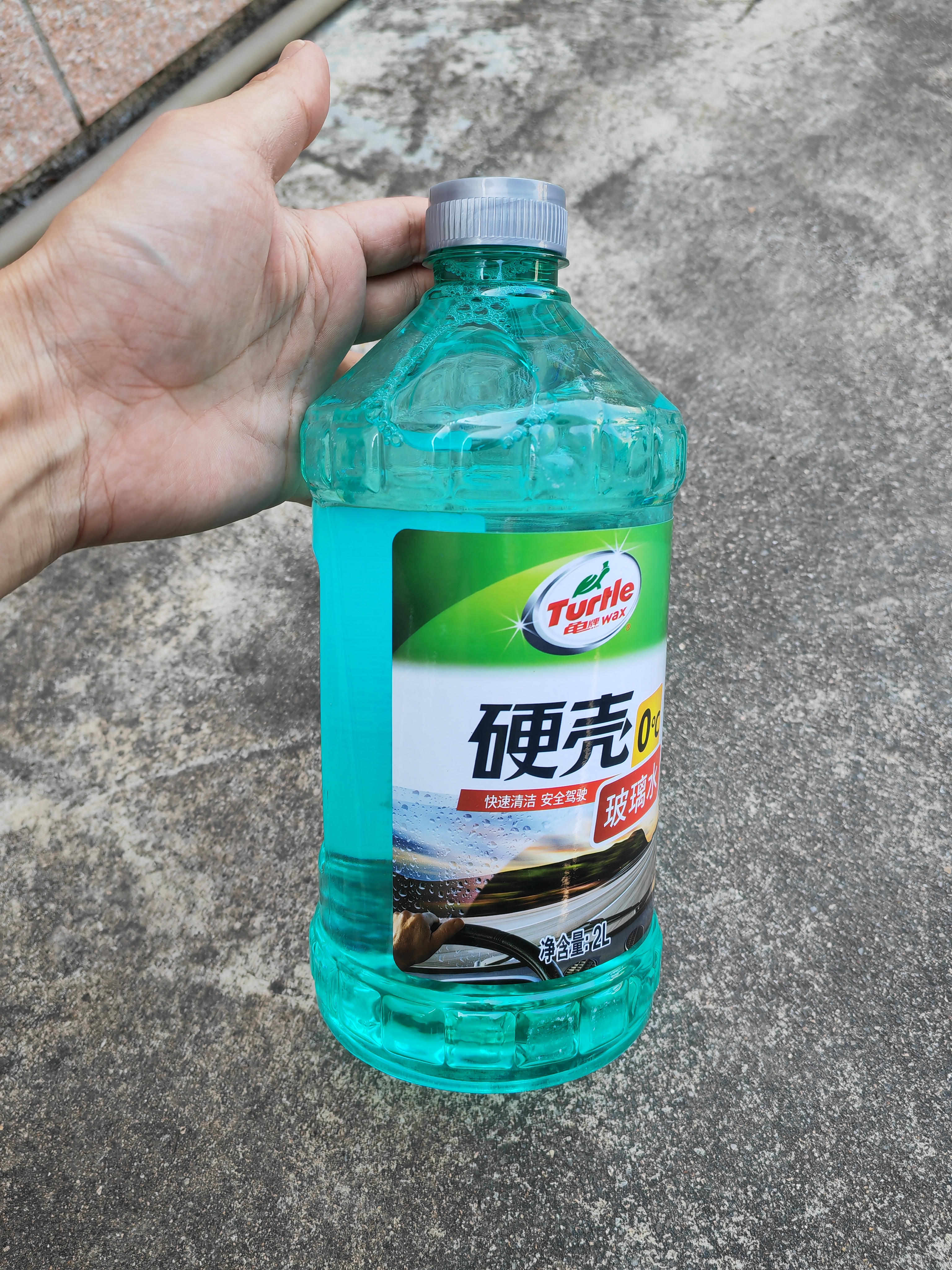 龟牌（Turtle Wax）百万好评硬壳玻璃水0度汽车强力去污去油膜除虫胶雨刮水2L*4瓶 实拍图