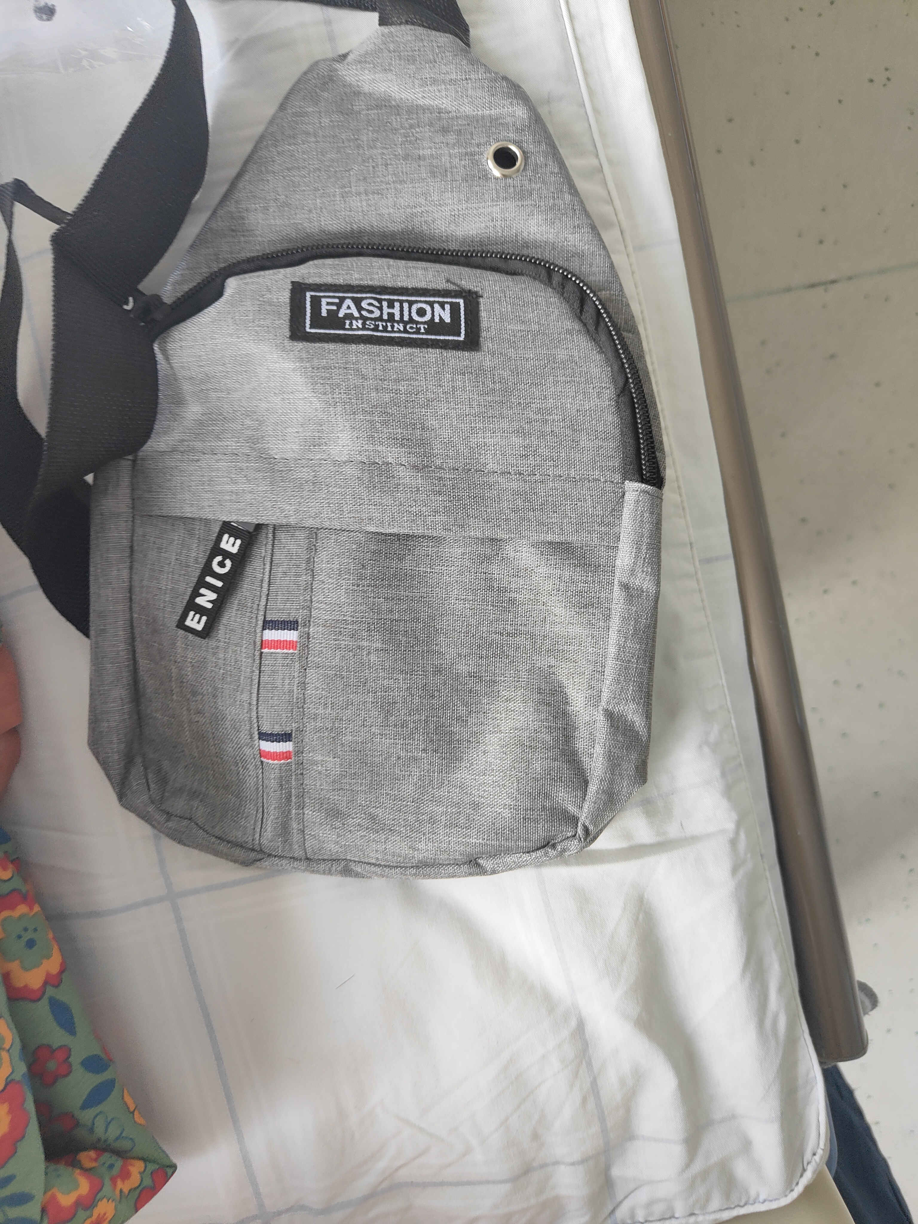 Chest bag男士时尚休闲胸包简约单肩包便捷轻便胸前包潮流斜挎包 灰 色单层 实拍图