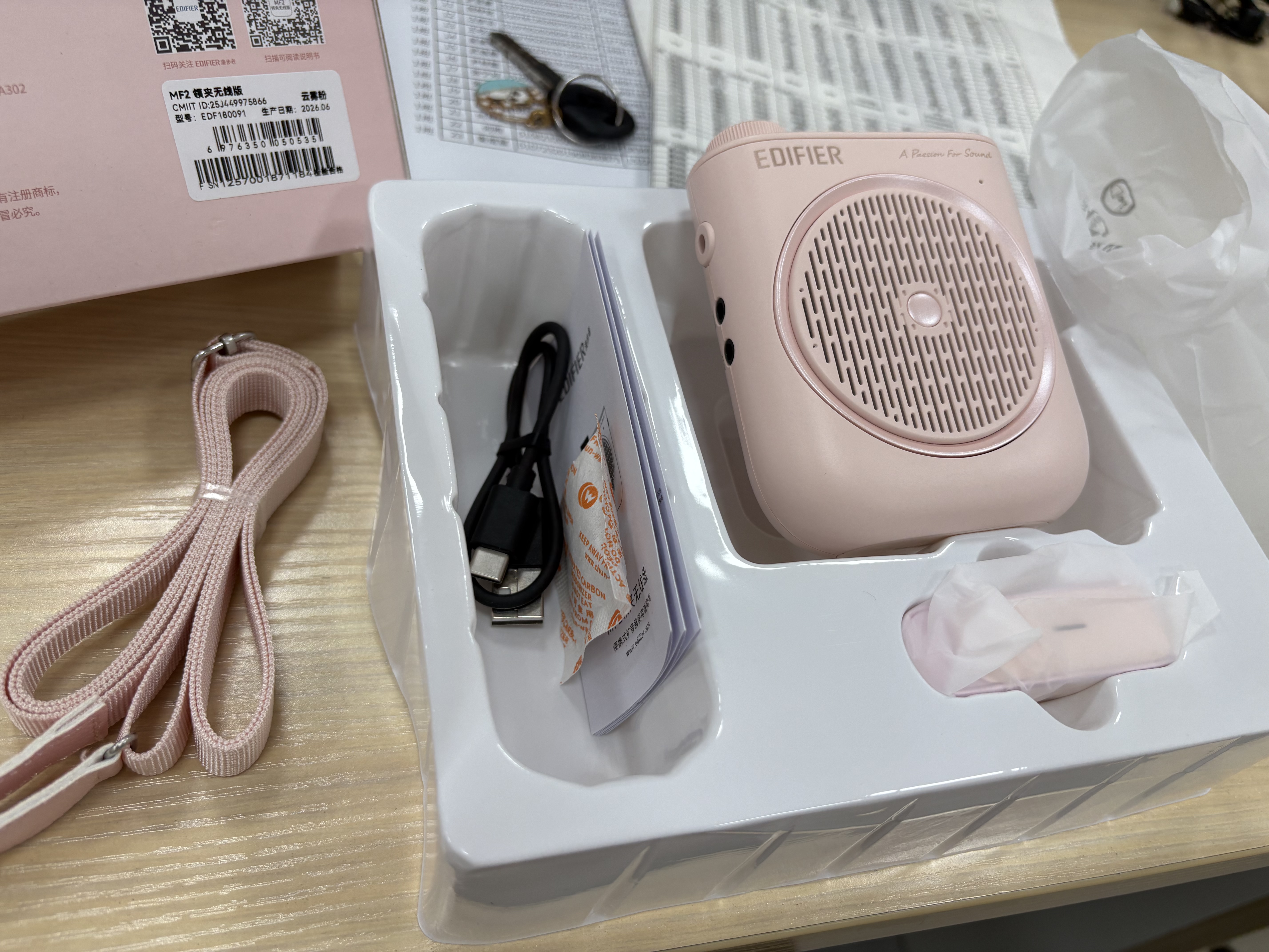 漫步者（EDIFIER）MF2领夹无线版 小蜜蜂扩音器教师导游导购讲解员老师教学专用上课便携大功率麦克风音箱播放器礼物 云雾粉【领夹无线版】丨无线麦+腰带 实拍图