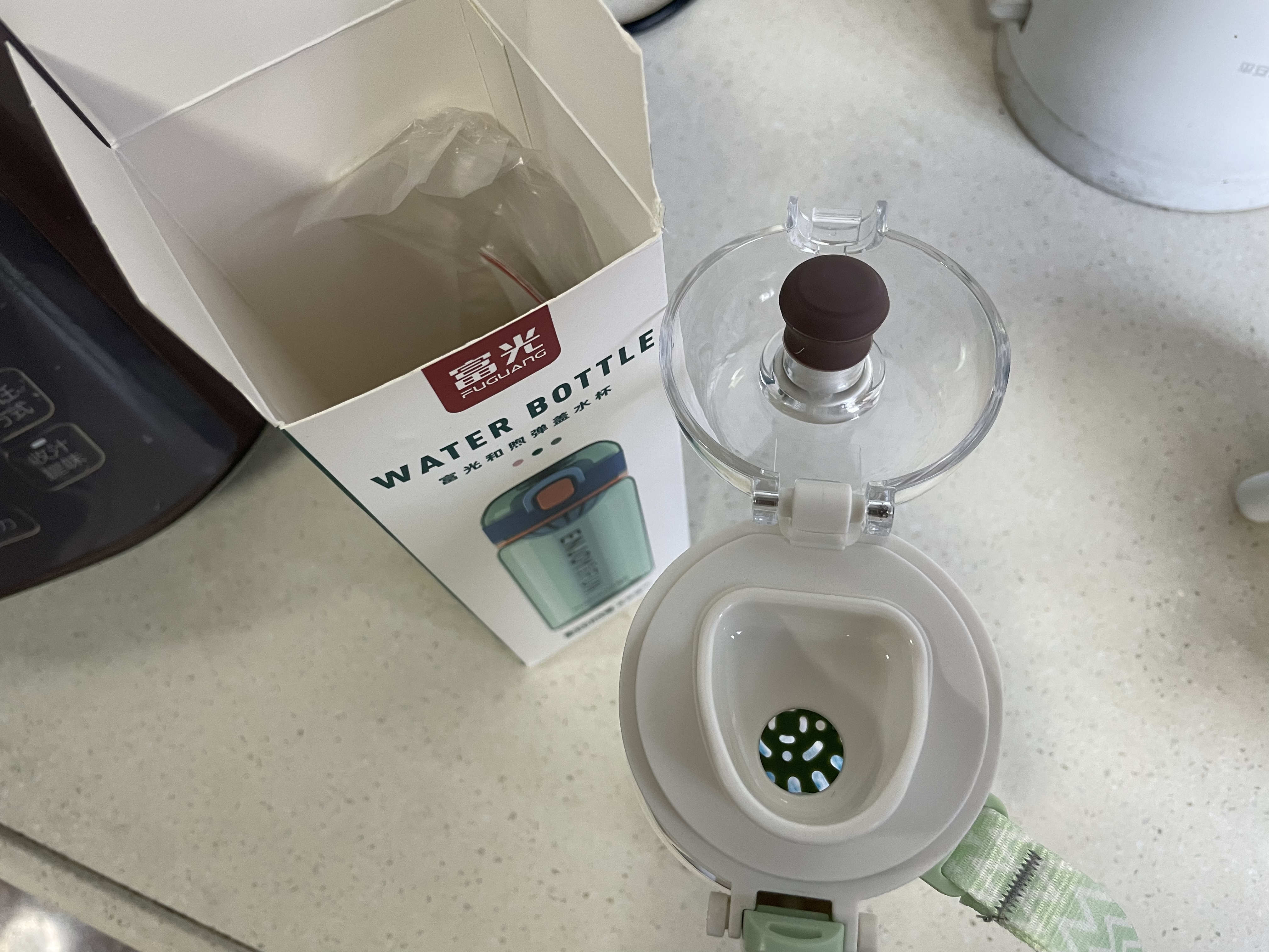 富光塑料杯大容量水杯男学生户外便携太空杯女儿童防漏耐高温泡茶杯子 550ml透明色【一键弹盖+提绳】 实拍图