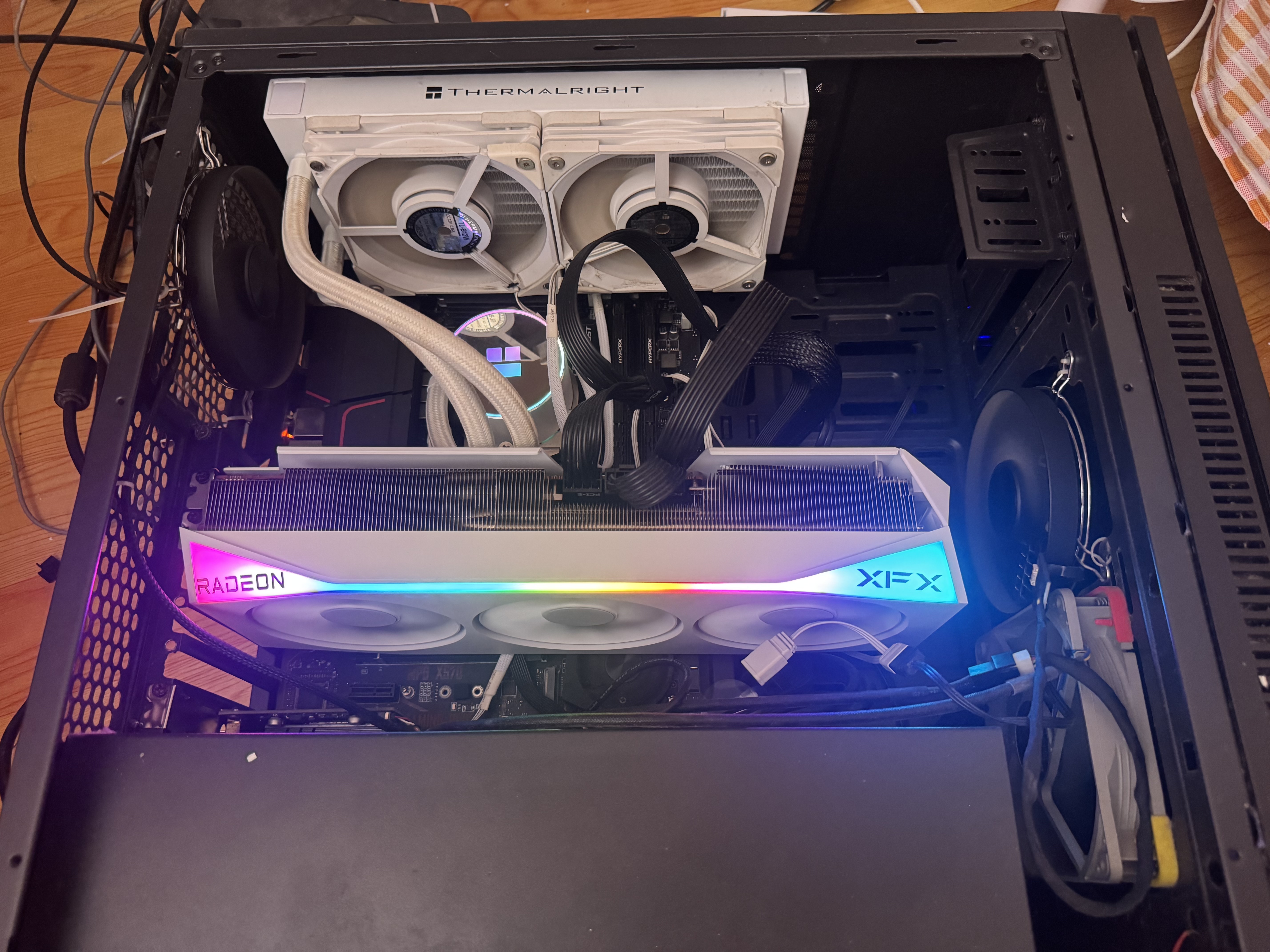 讯景（XFX）AMD RADEON RX 9070 XT OC 海外版Ultra 16GB白 电竞游戏智能学习DeepSeek人工智能AI本地部署显卡 实拍图