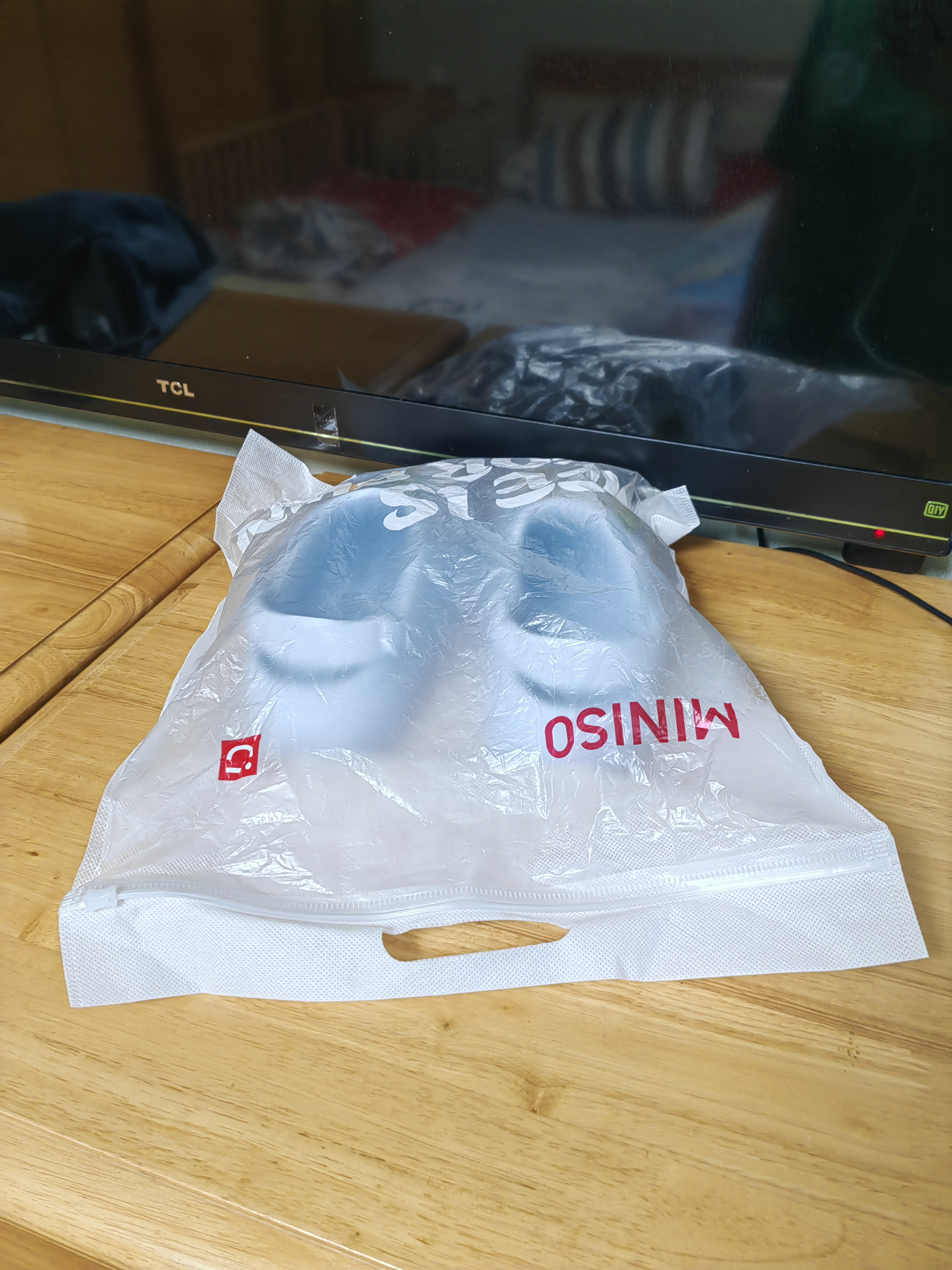 名创优品（MINISO）洞洞鞋女款夏季户外穿eva防滑防臭可DIY沙滩鞋增高凉拖鞋女士 天空蓝+可爱怪兽 36-37 实拍图