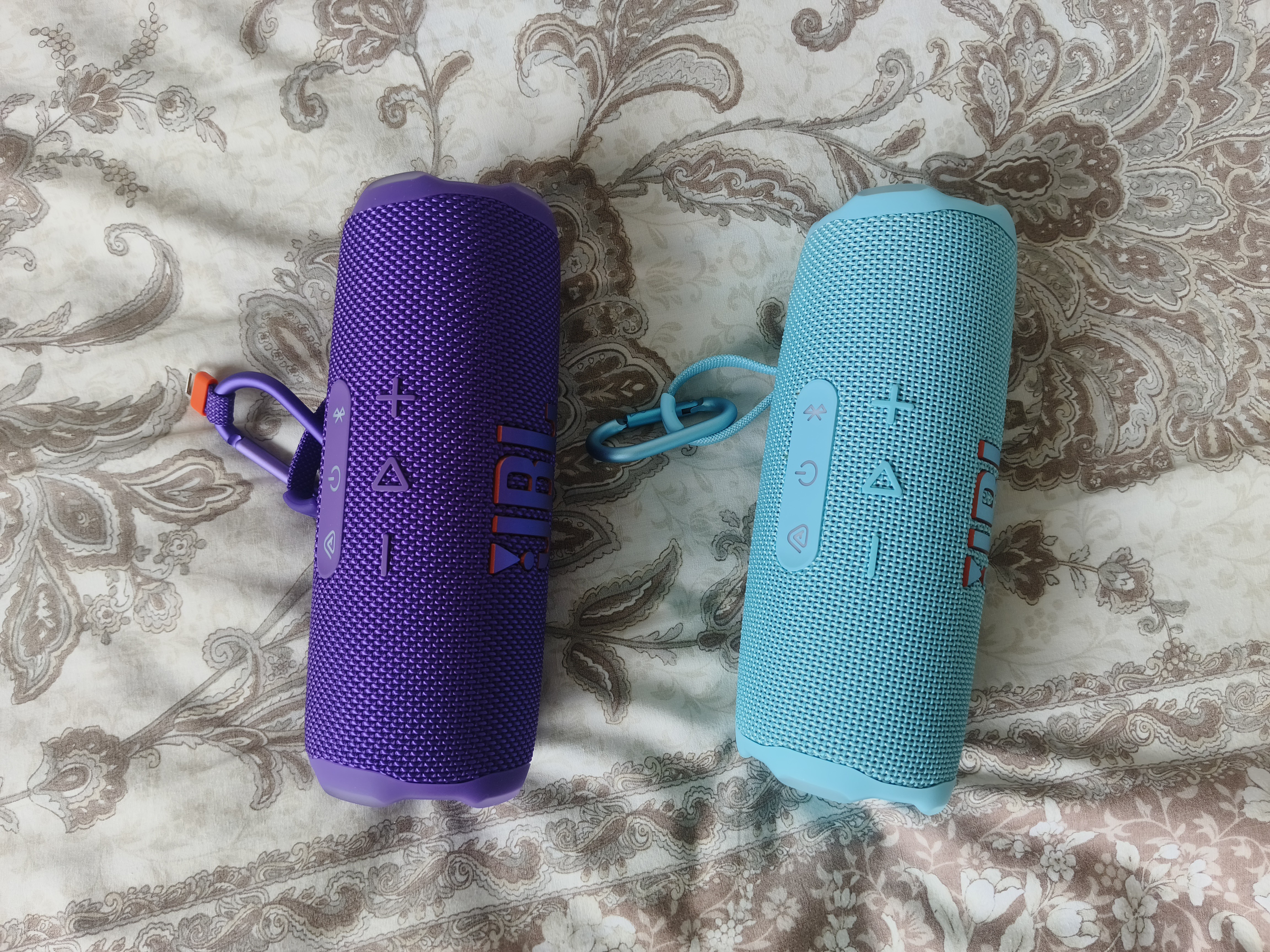 JBL FLIP7 音乐万花筒七代 蓝牙音箱 户外音响 AI音效增强 赛道扬声器  七夕礼物推荐 罗兰紫 实拍图
