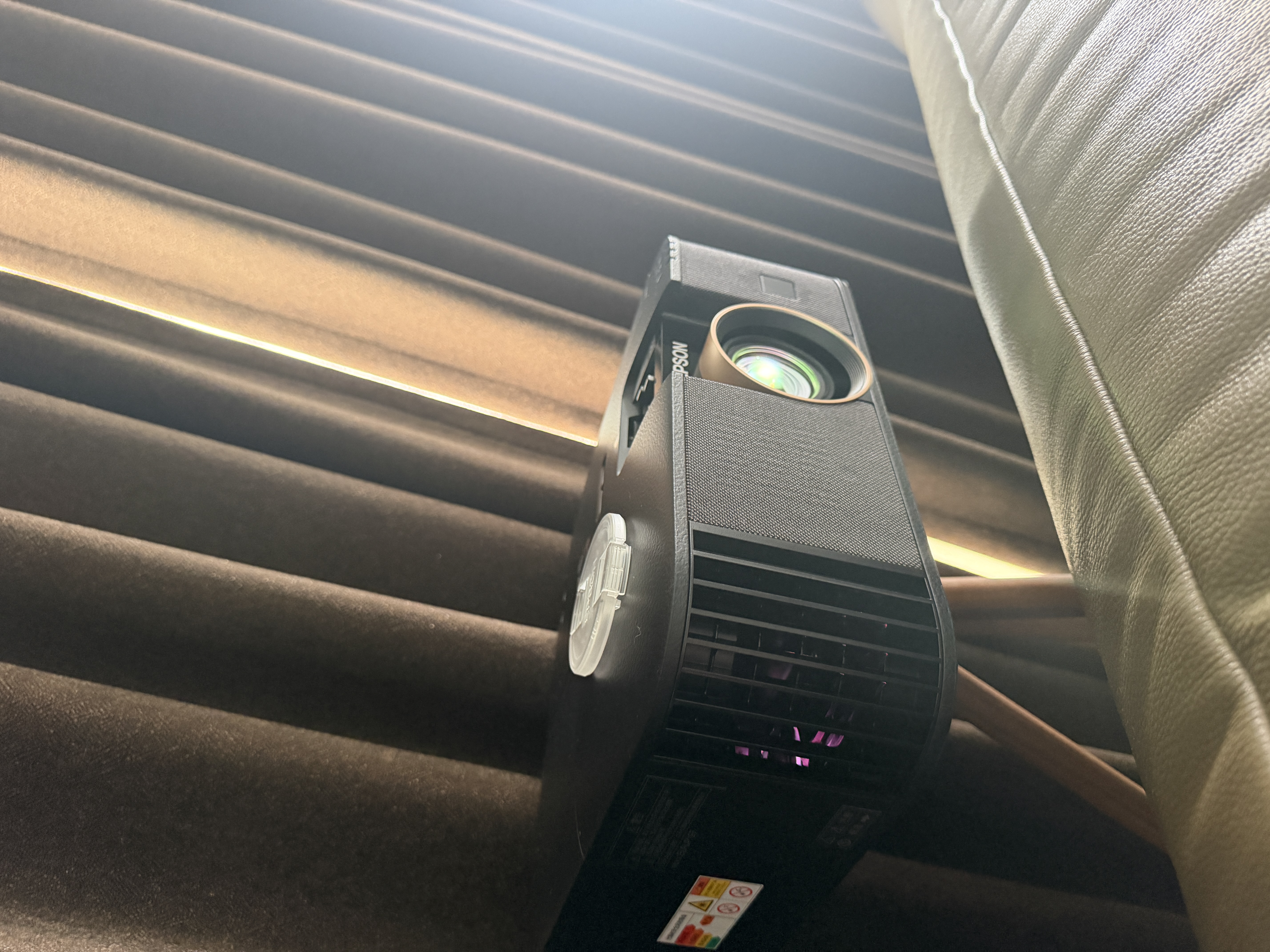 爱普生（EPSON）CH-TW6280T家用投影仪 4K专业家庭影院智能投影仪（±60%镜头位移 1.62倍光学变焦） 实拍图