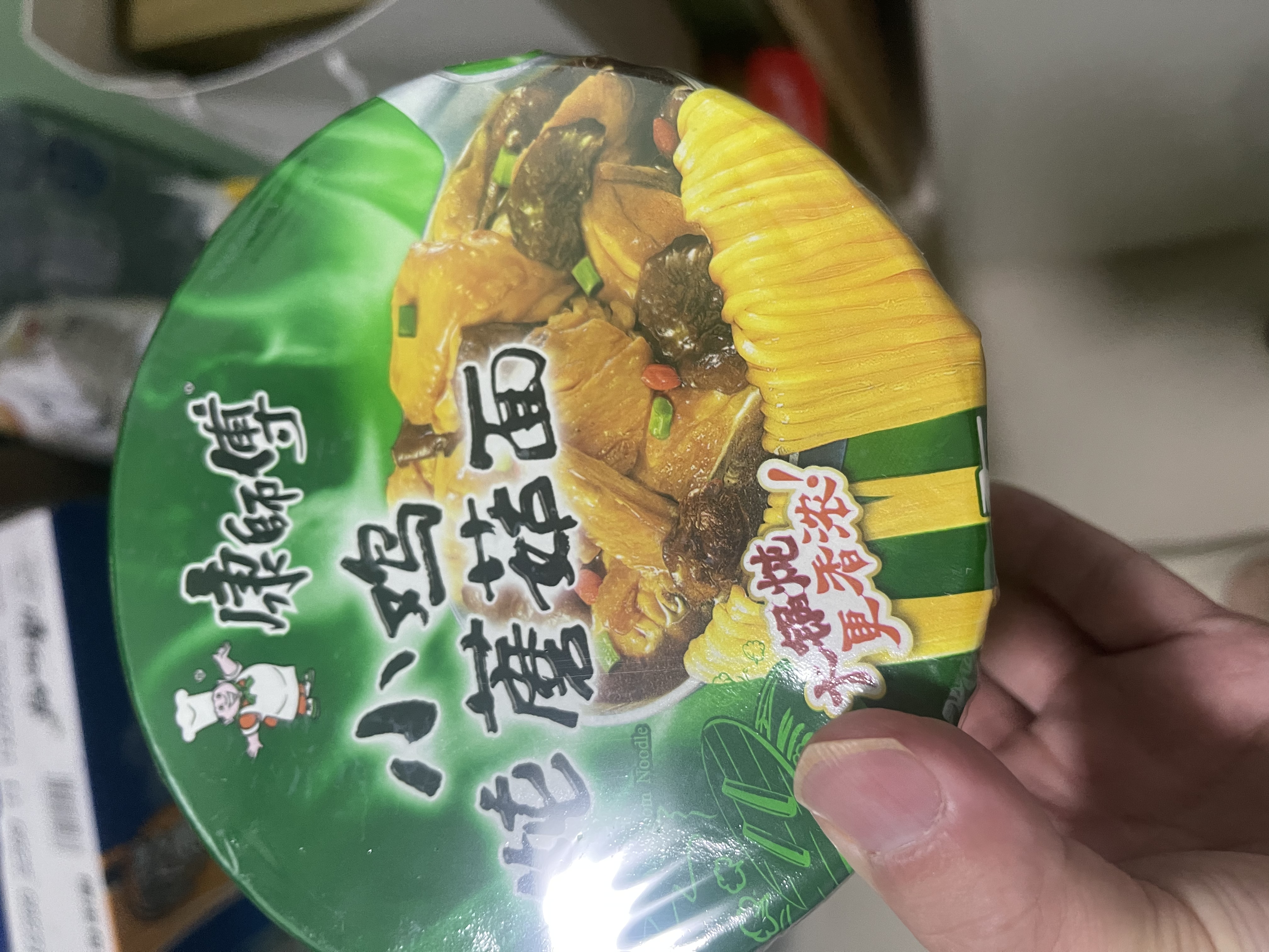 康师傅 方便面 经典小鸡炖蘑菇桶面102g*12 泡面整箱速食 方便食品 实拍图