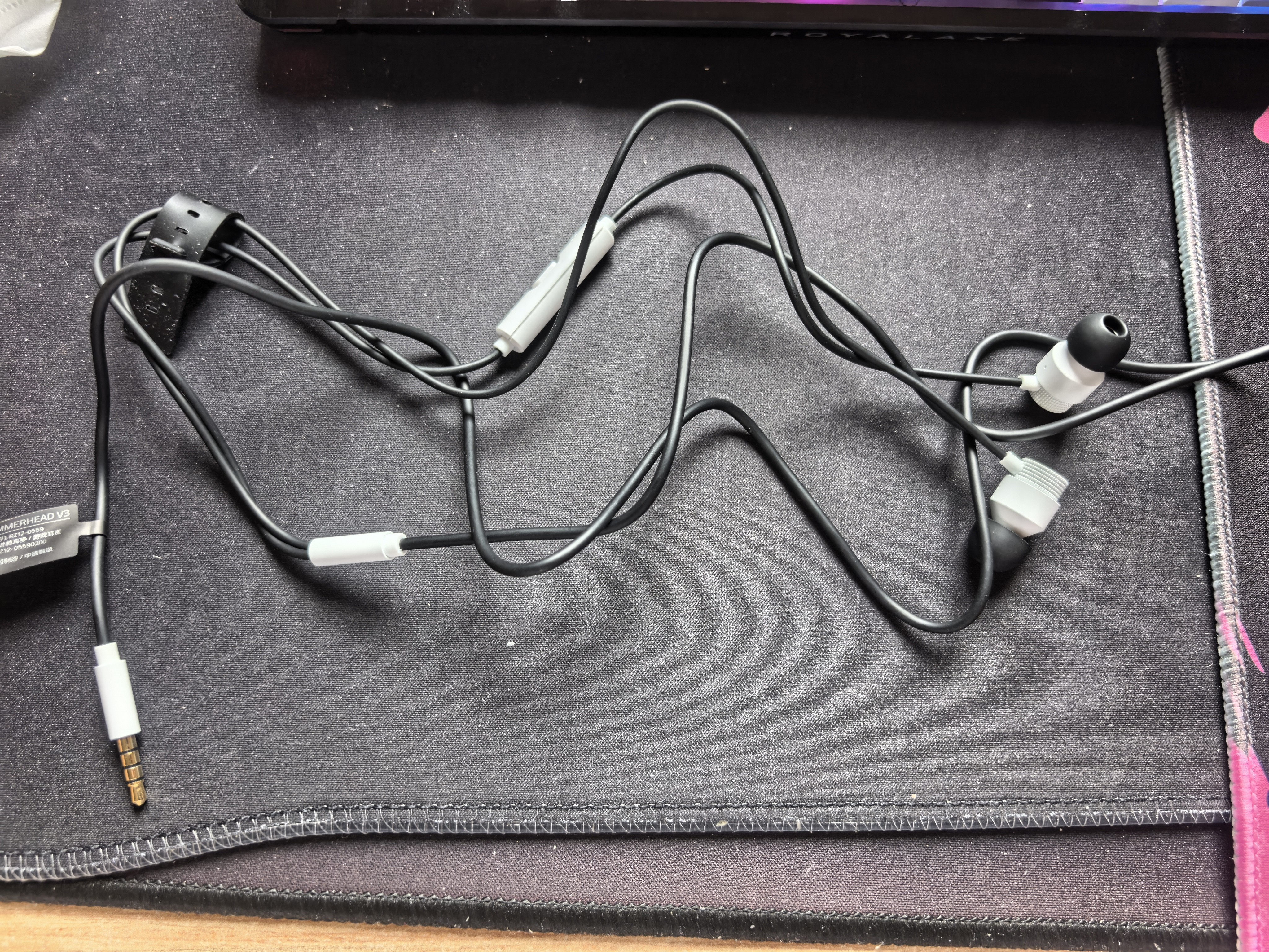 雷蛇（Razer）战锤狂鲨V3有线入耳式耳机 7.1环绕声 吃鸡神器 三角洲官方指定 Type C 白色（赠THX软件 可调EQ） 实拍图