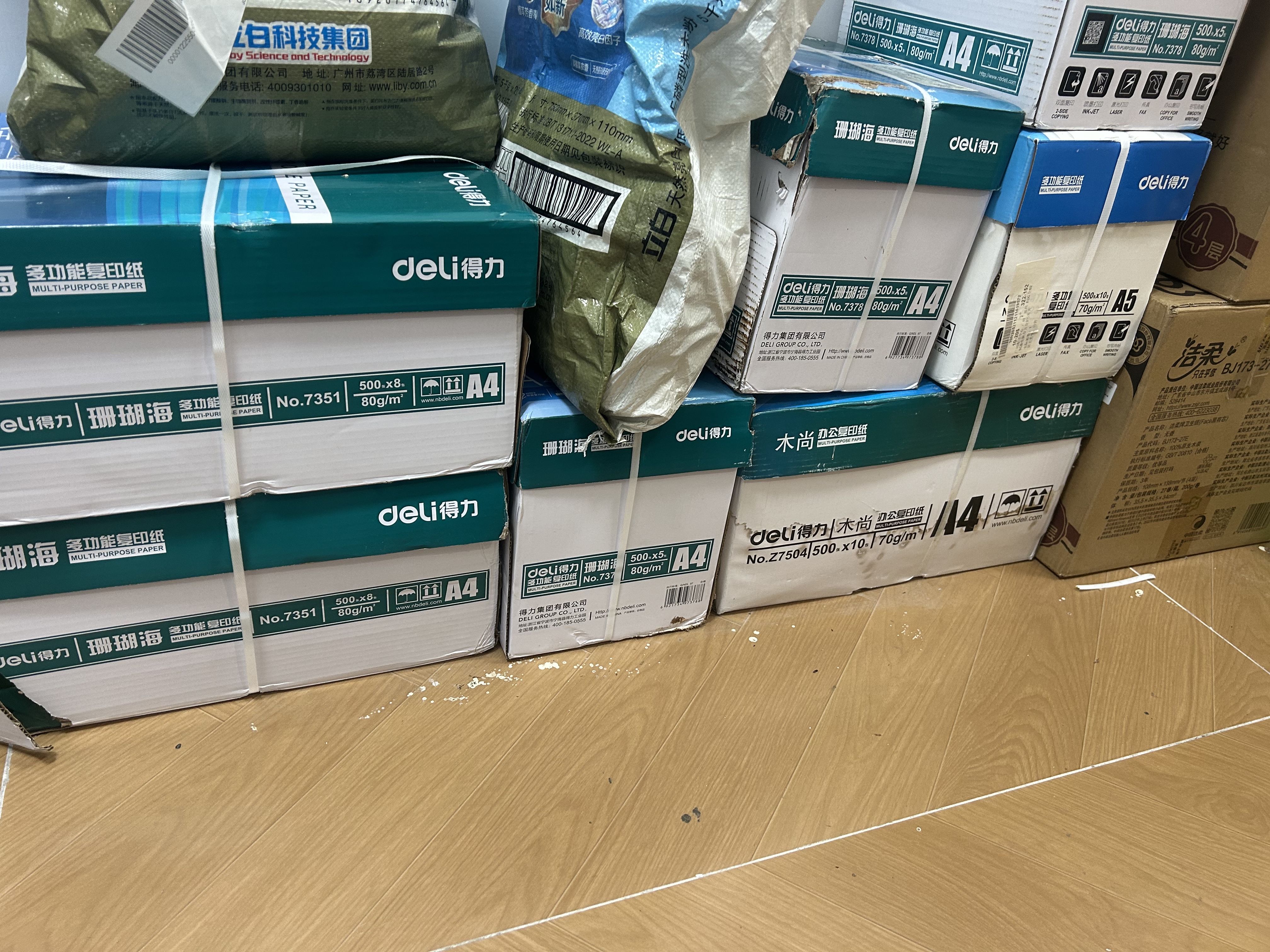 得力（deli）珊瑚海A4打印纸 80g500张*8包一箱 双面使用 加厚复印纸 整箱4000张7351【销冠系列】 实拍图
