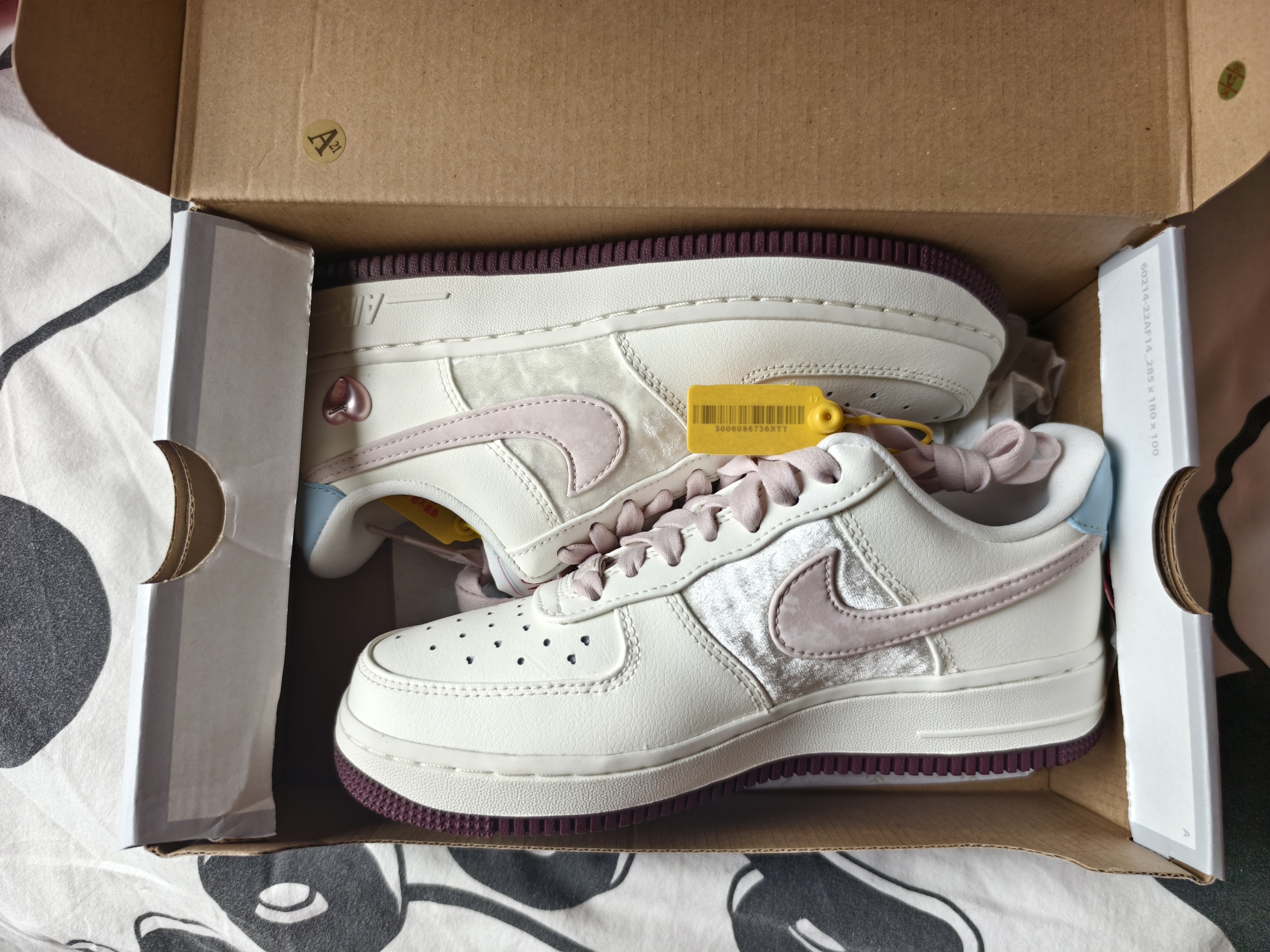 耐克NIKE女子空军一号情人节限定款 AF1 运动鞋IQ4937-161白36 实拍图