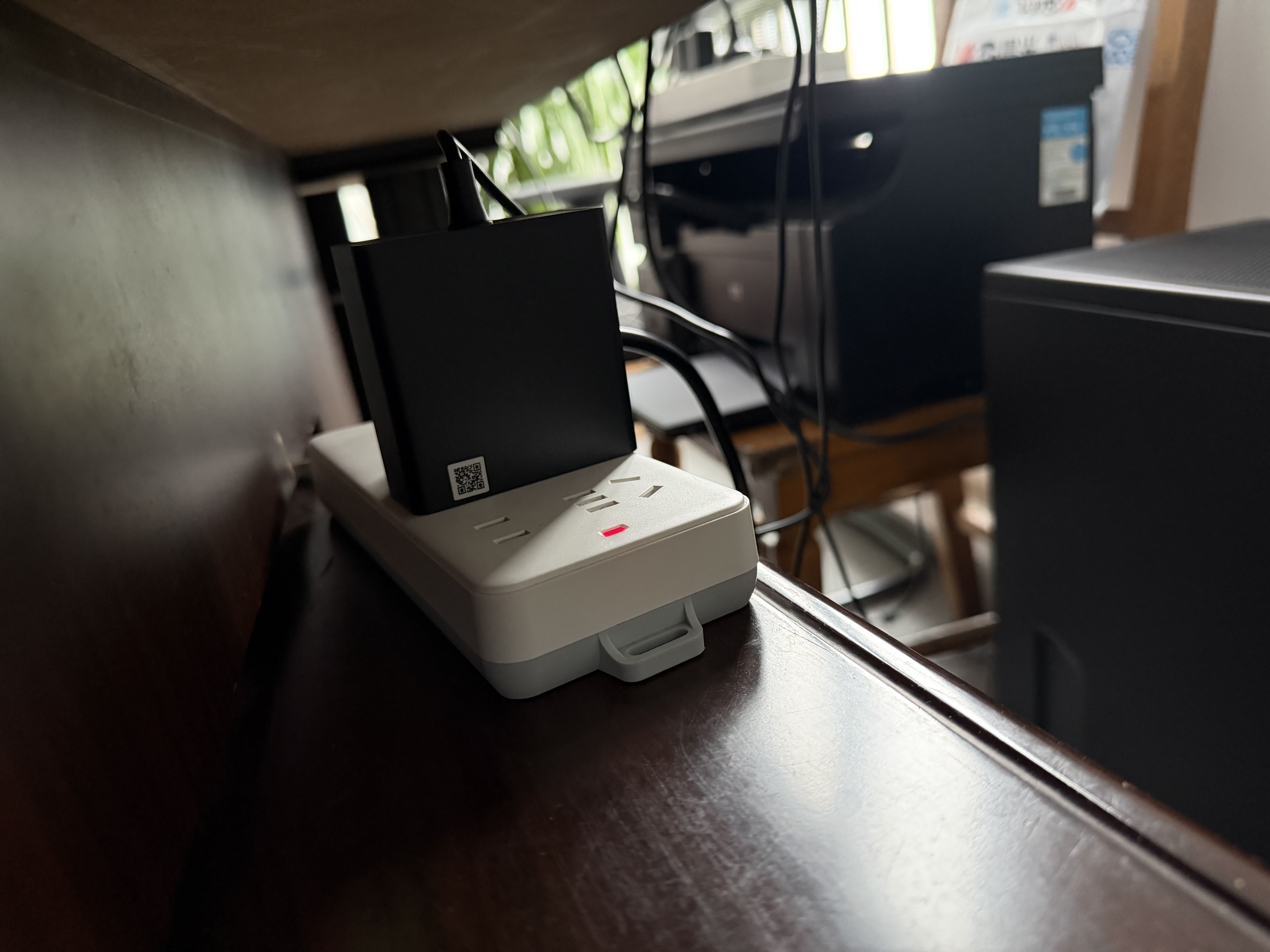 AOC 智联机 无线投屏27英寸2K 180Hz显示器FastIPS电竞高刷游戏电脑屏幕办公笔记本外接内置音响 【标准版】2K 180Hz无线投屏 Q27V12XYE 实拍图