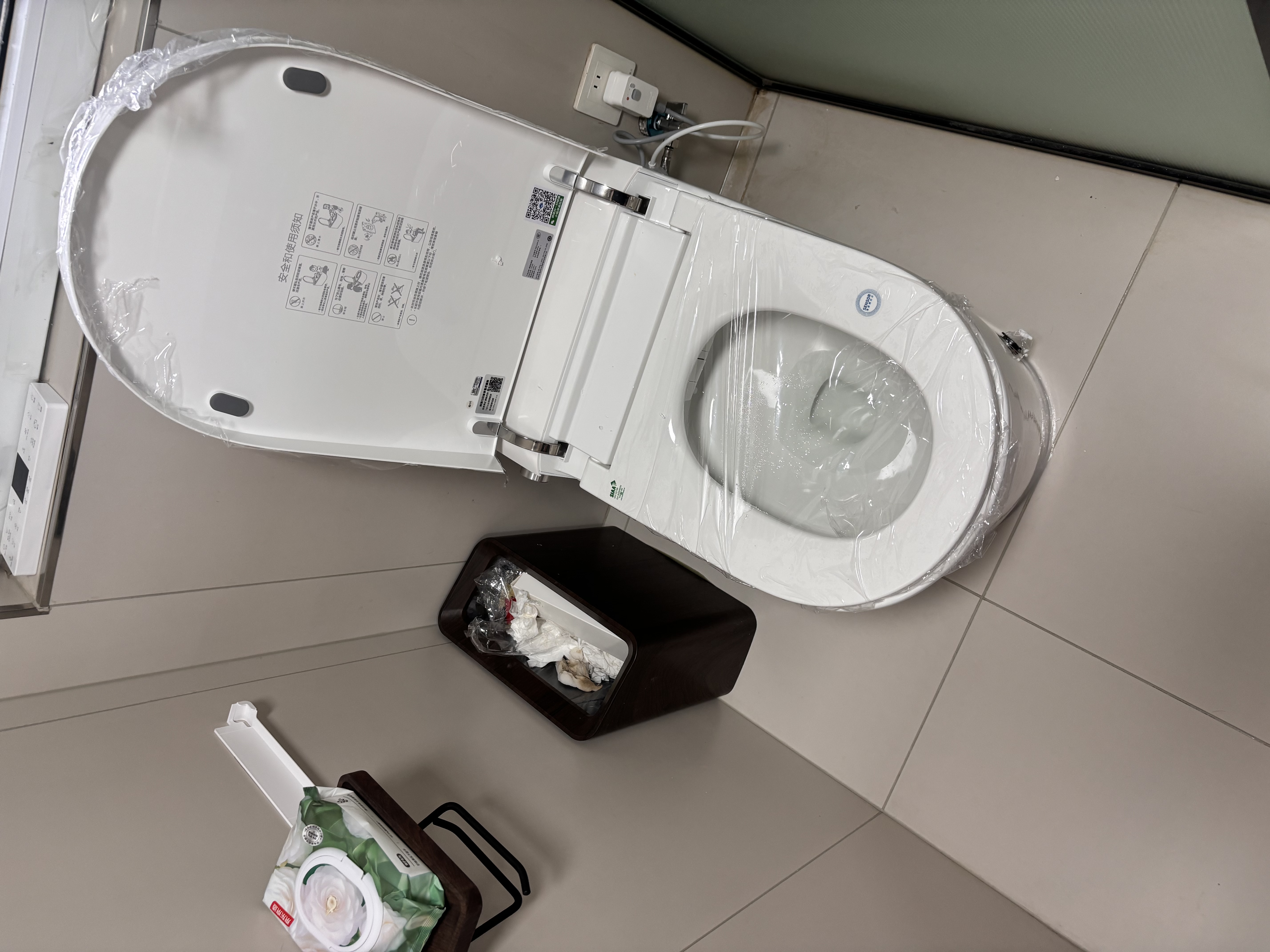 蓝宝（BLAUPUNKT）E9pro 智能马桶家用全自动智能感应翻盖泡沫盾虹吸式坐便器 【带花洒-白色款】千次泡沫盾丨大U型座圈丨臀妇水洗 拍下备注（坑距：250/300/350/400）再发货 实拍图