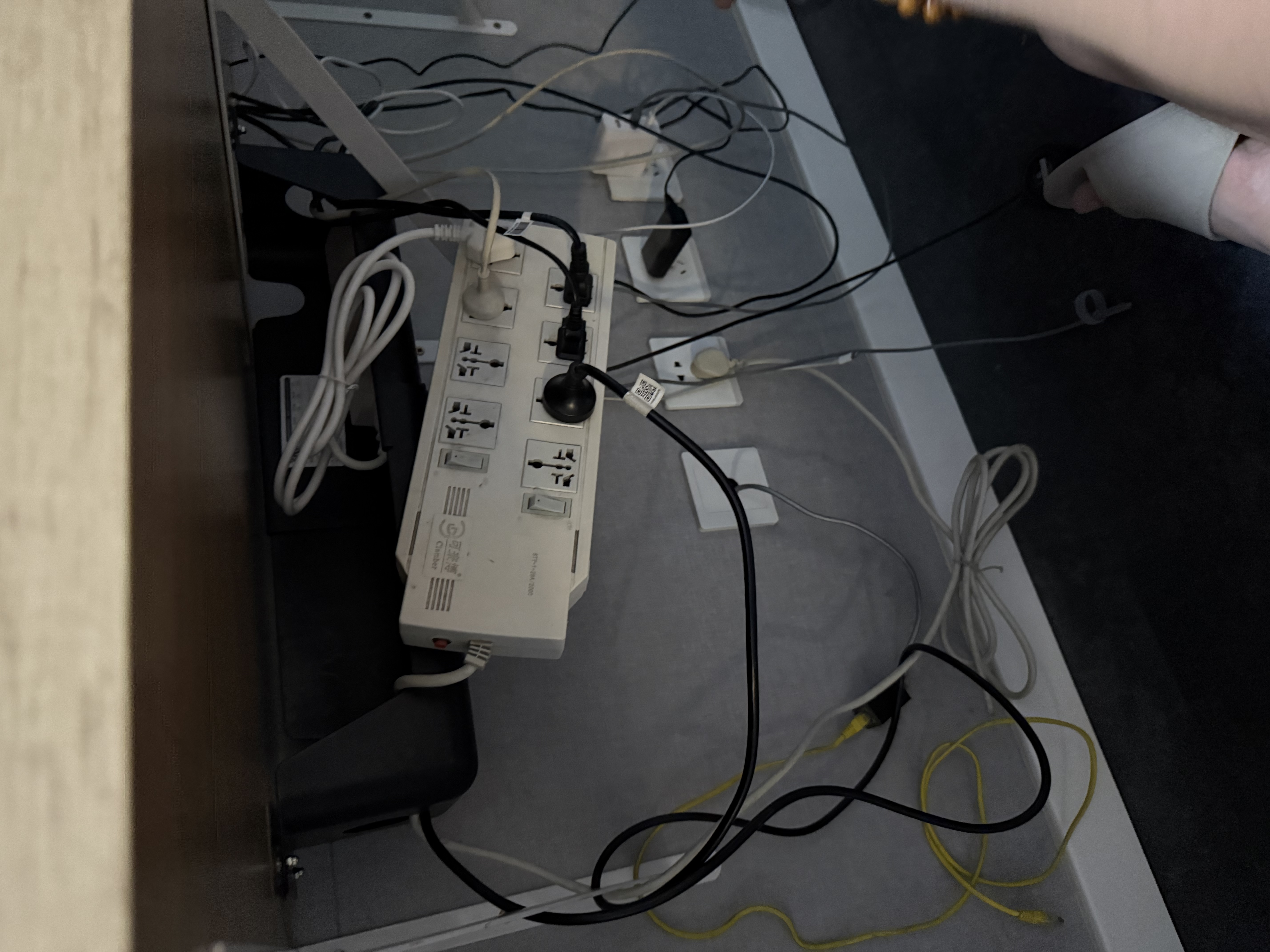 舒享桌下理线架免打孔插座收纳电脑理线桌下收纳架插排固定桌下理线盒 实拍图