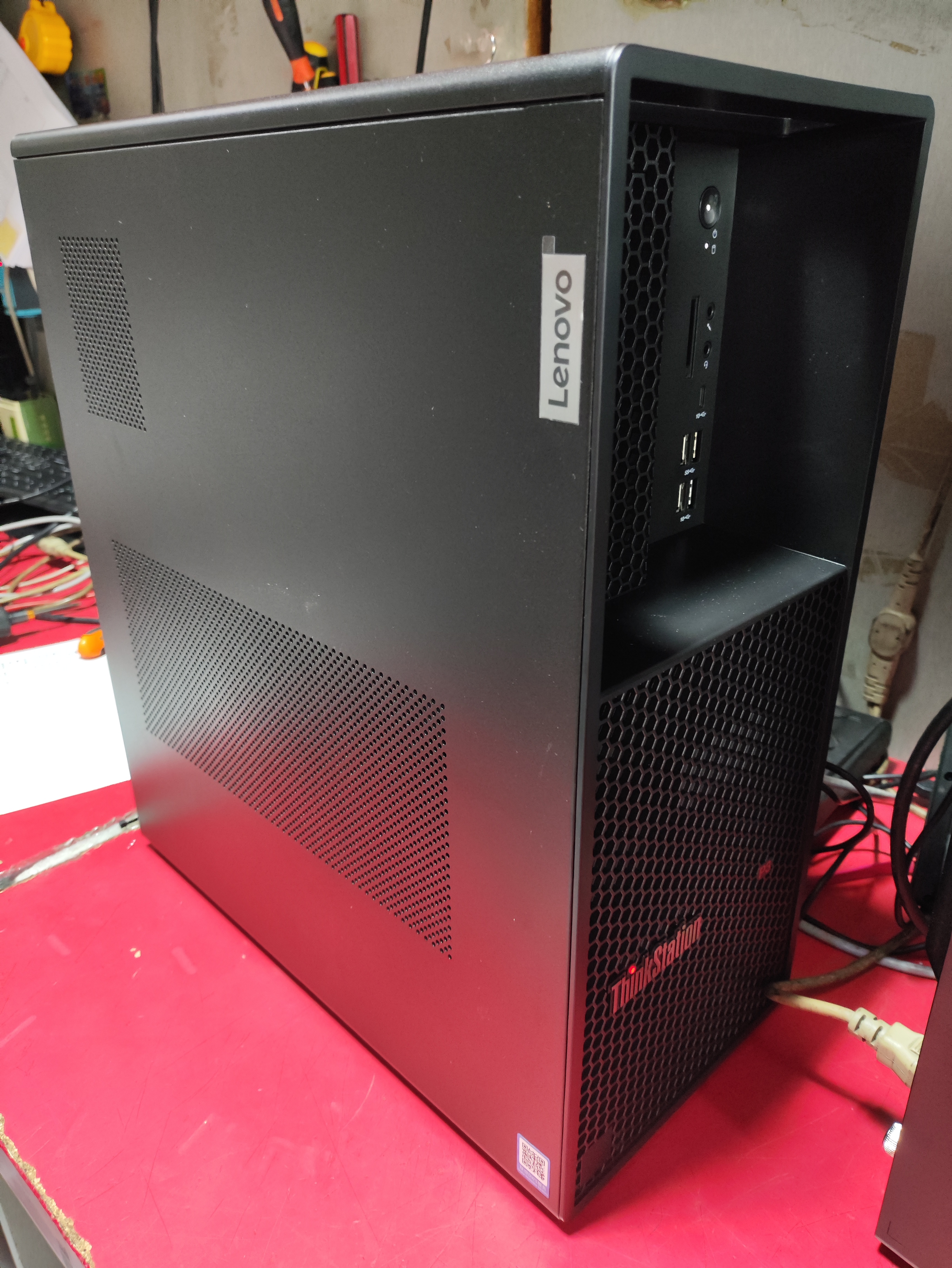 联想ThinkStation P3图形工作站建模渲染AI部署台式电脑主机i9-14900K/64G内存/1T固态/RTX5060Ti 16G 实拍图