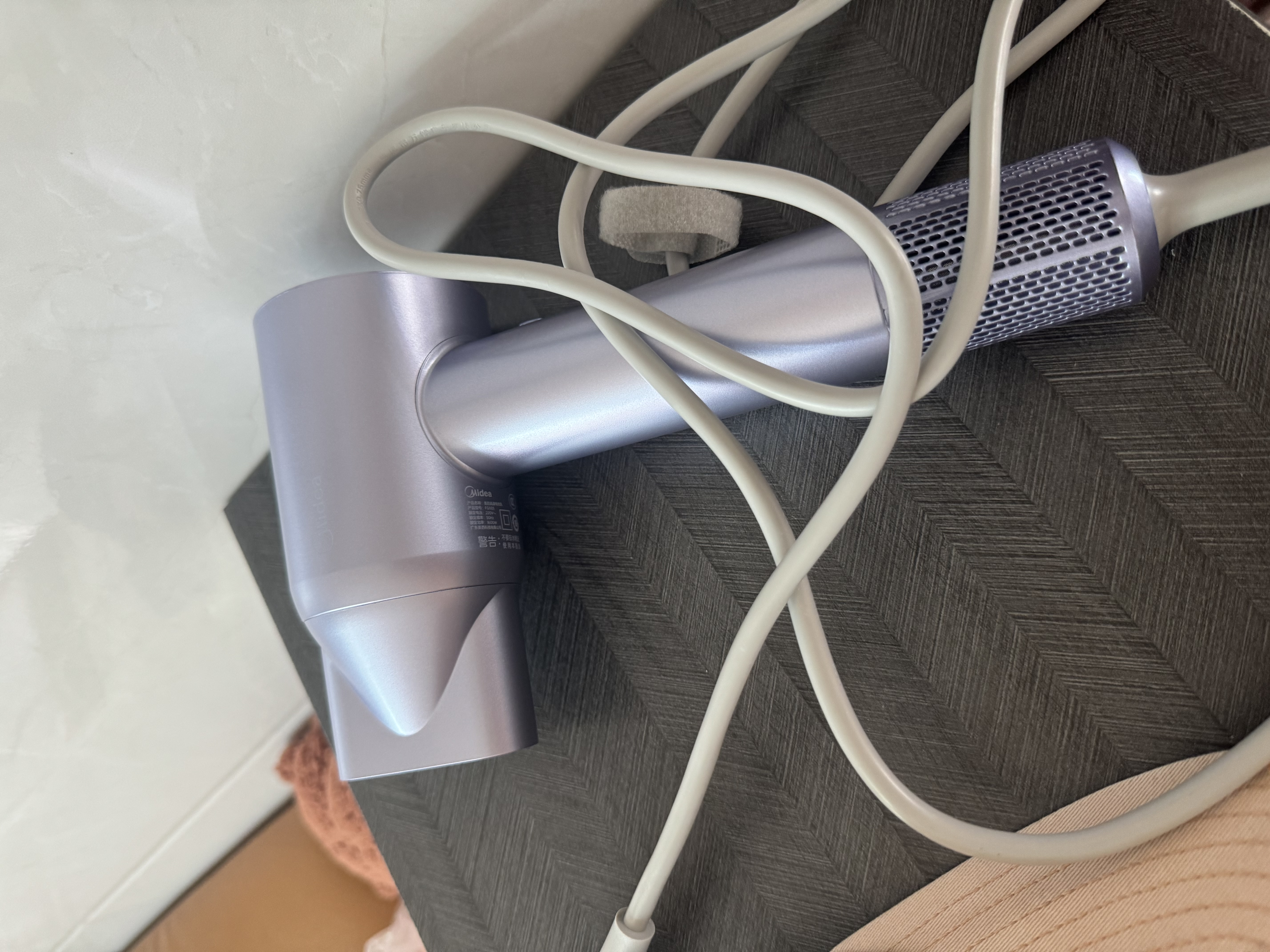 美的（Midea）高速电吹风 66亿等离子护发吹风机 大功率家用负离子吹风筒 智能数显屏FG505紫 七夕节日礼物 实拍图