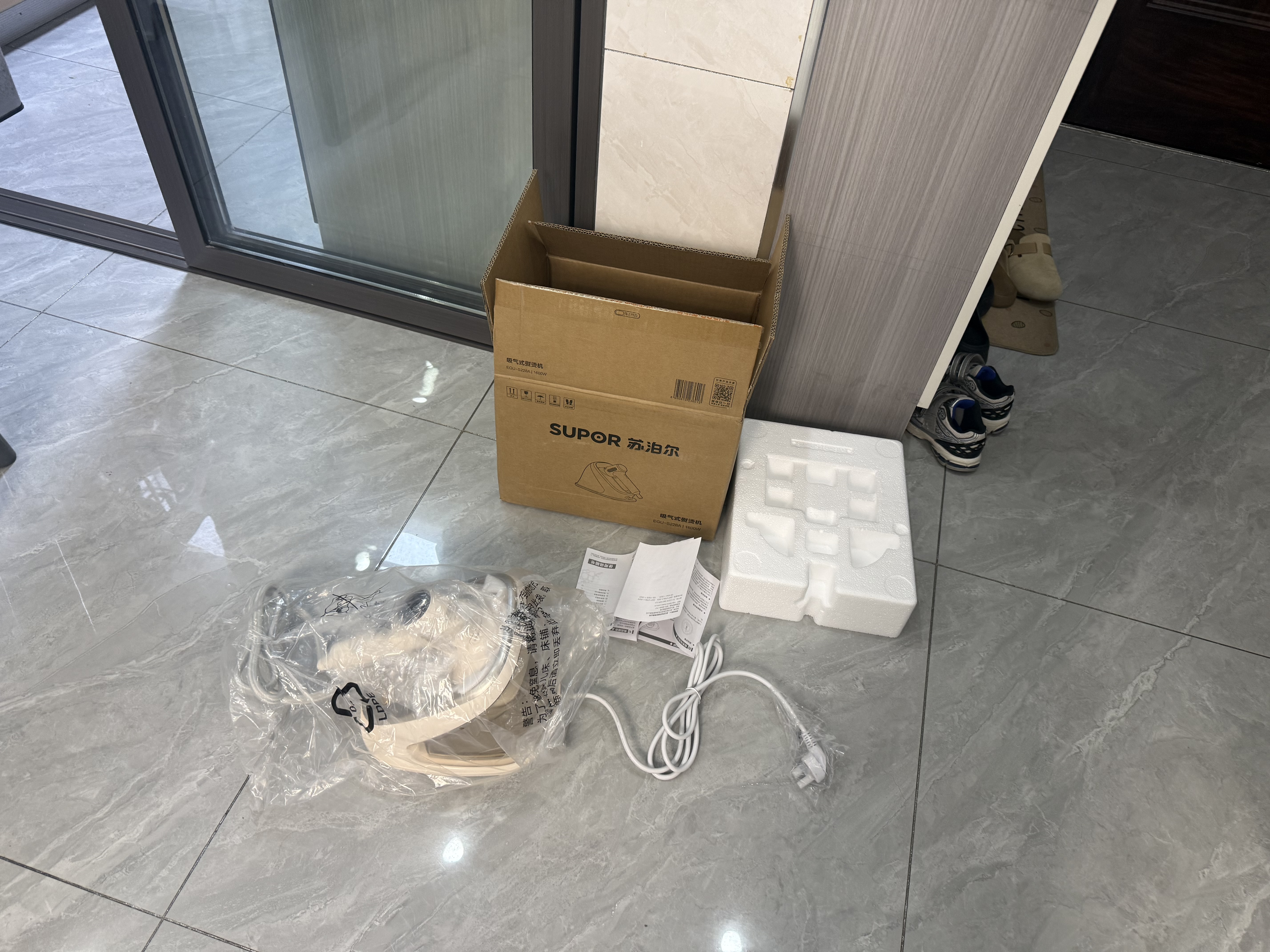 苏泊尔（SUPOR）【有钛蒸汽吸烫机】基站式吸熨烫机100g/min吸附台式挂烫机家用手持电熨斗烫衣机S228A团购礼物 实拍图