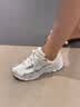 耐克NIKE女子休闲鞋ZOOM VOMERO 5运动鞋HF7723-100白银37.5 实拍图