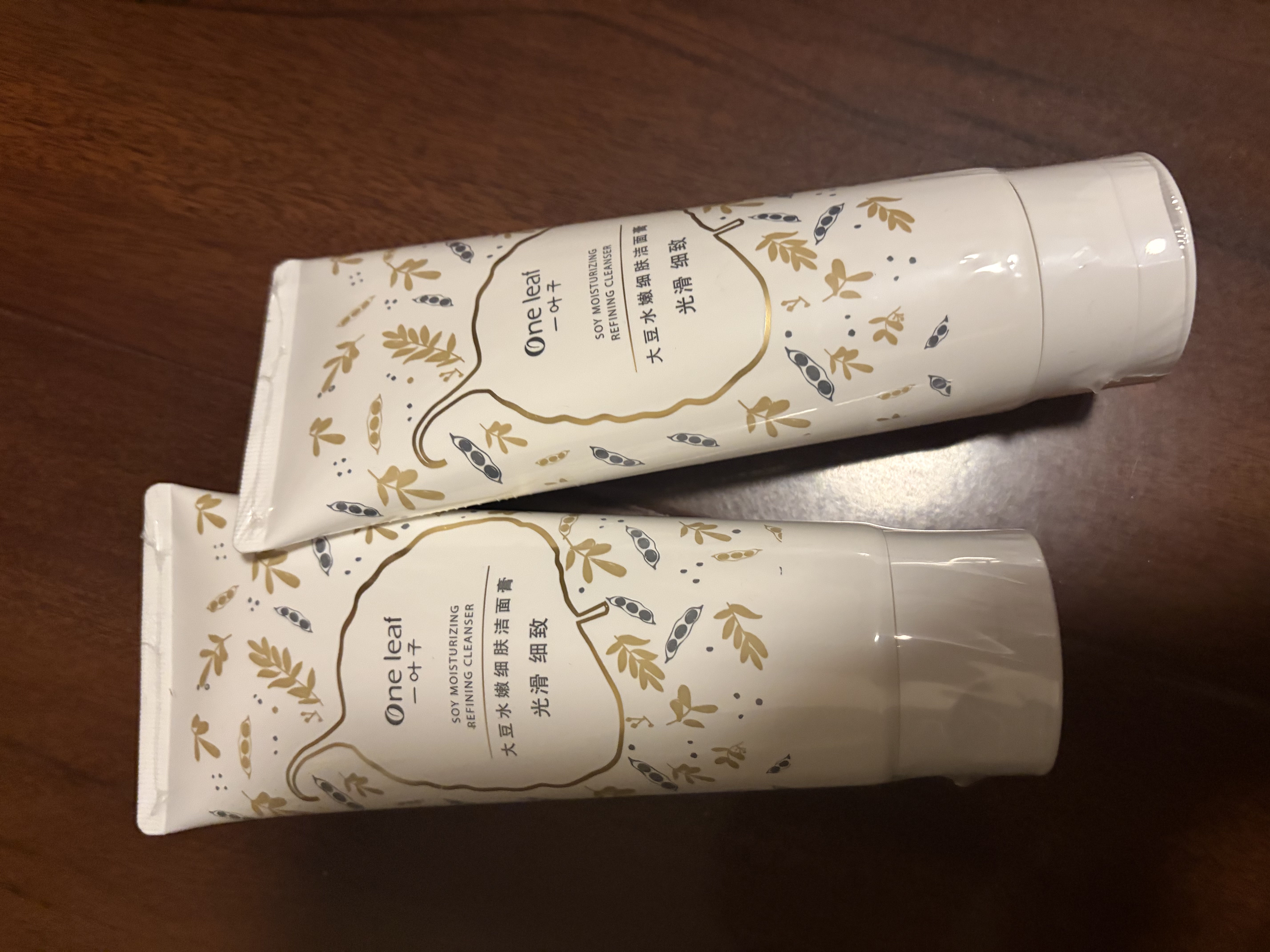 一叶子深层补水保湿洗面奶清洁洗脸洁面乳膏泡沫丰富男女学生护肤品秋冬 (光滑细致）大豆洁面135g*2支 实拍图