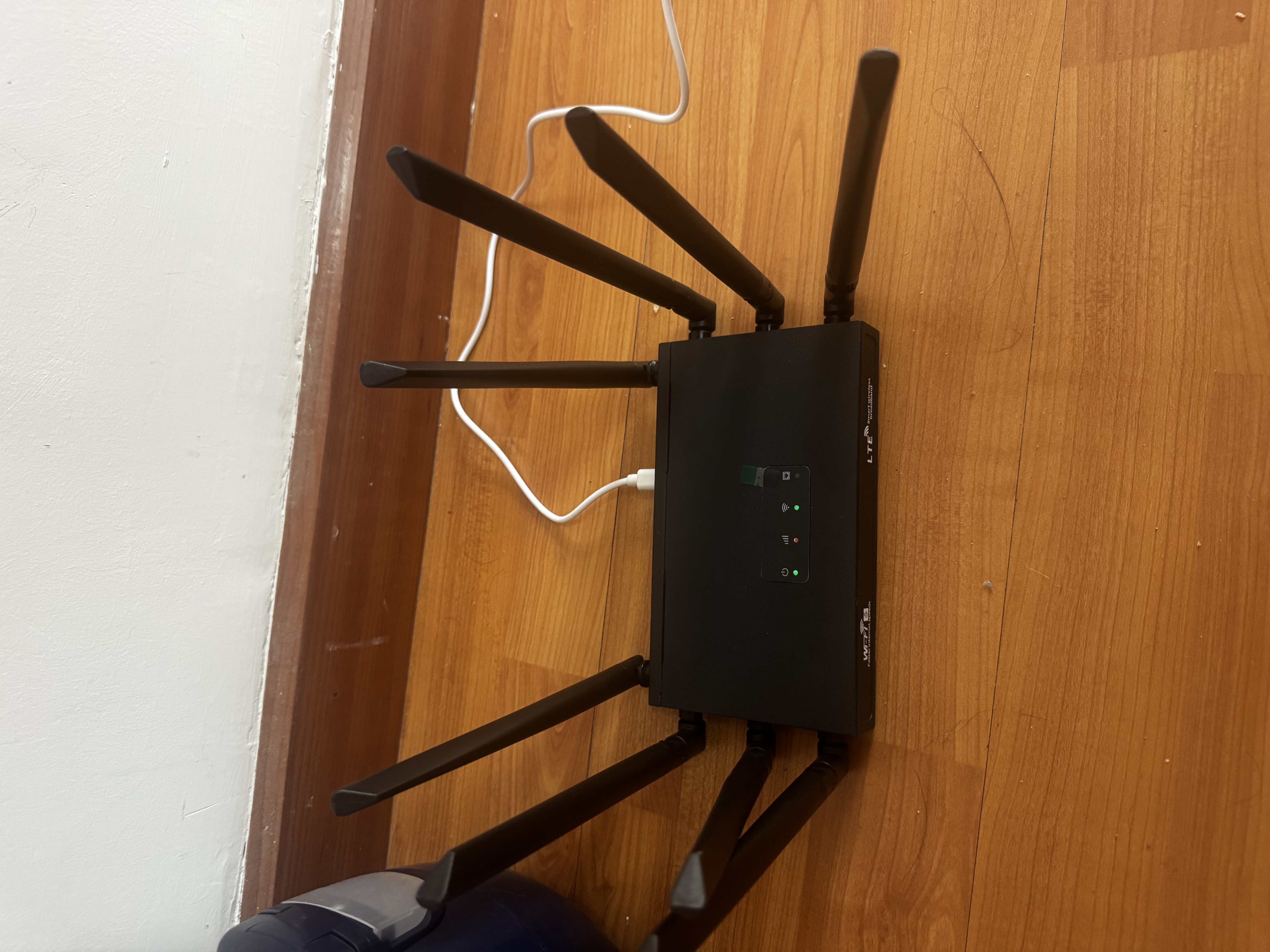 影腾随身wifi多网通用免插卡无线wifi6车载4G随身便携上网宝移动联通全国通用2025款 【8天线信号增强】影腾2025款无线CPE 实拍图