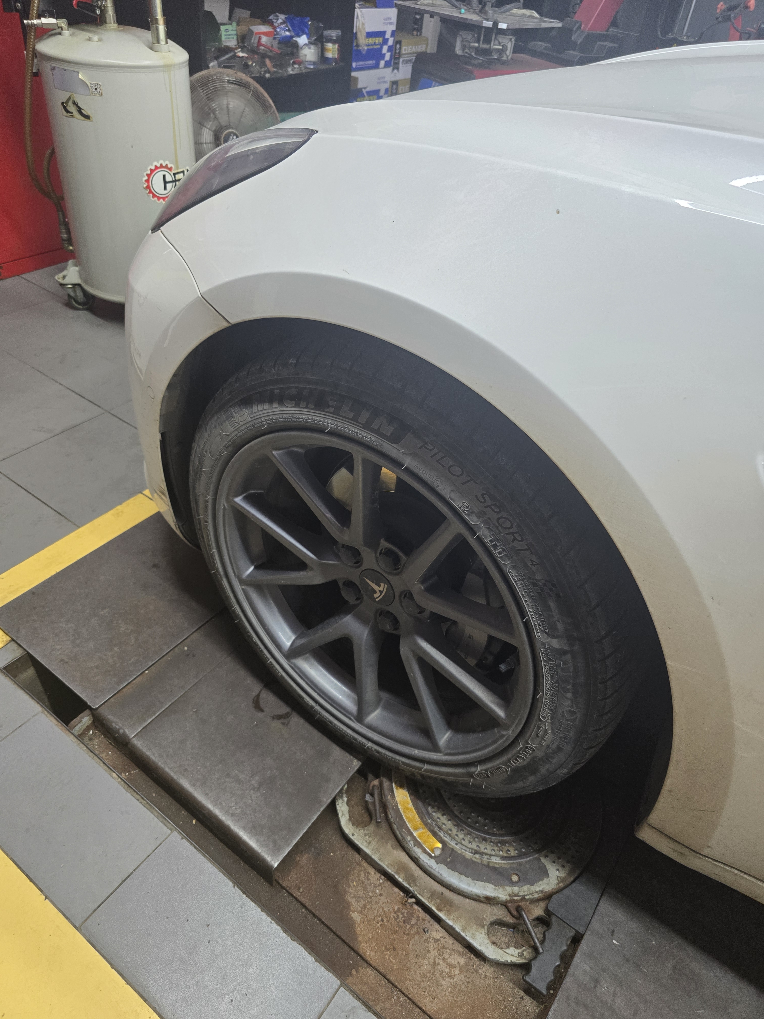 固特异（Goodyear）静音棉轮胎235/45R18 98W SCT鹰驰F1 酷跑 适配Model 3 御乘升级 实拍图
