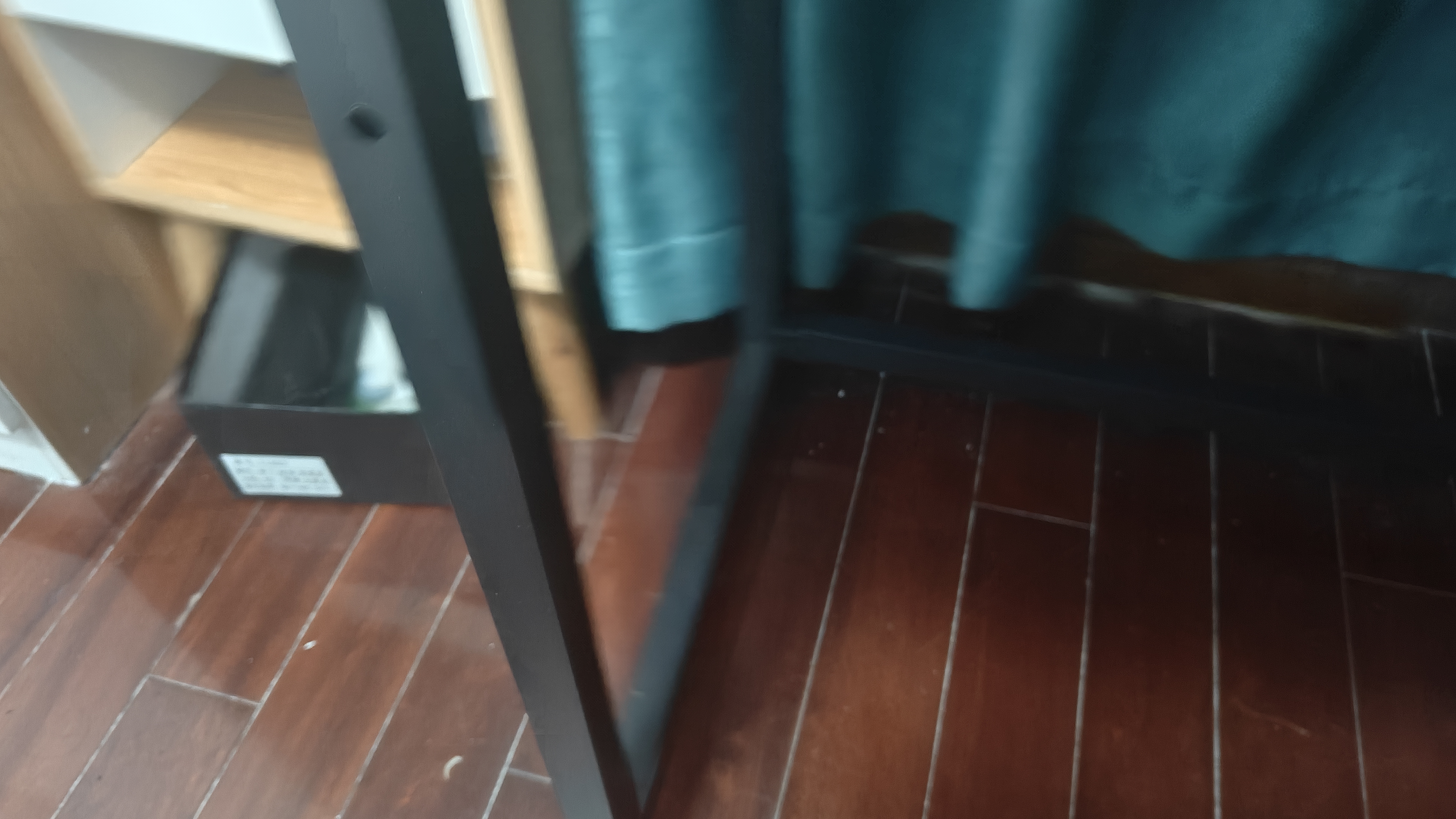 莫奈熊转角电脑桌电竞桌台式家用转角书桌架一体洞洞板组合办公桌写字台 推荐-黑色碳纤维120*100CM【左右互换】 实拍图
