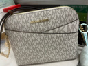 MICHAEL KORS【七夕礼物】轻奢MK女包JET SET TRAVEL贝壳包中号香草白/橡果棕 实拍图