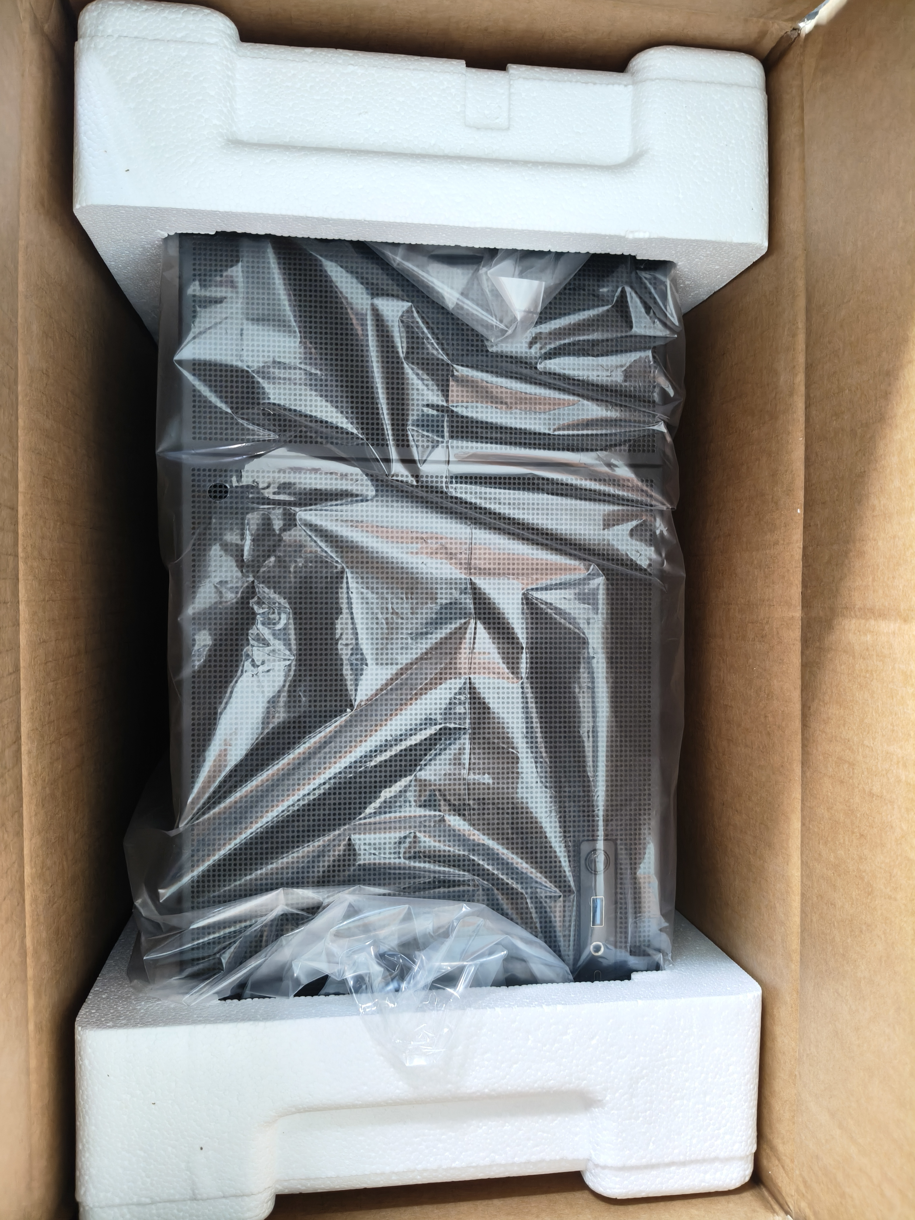 乔思伯（JONSBO）松果D41 MESH版黑色 ATX机箱（双360冷排/ATX电源/Type-c Gen2 10Gbps+/垂直风道/长显卡） 实拍图