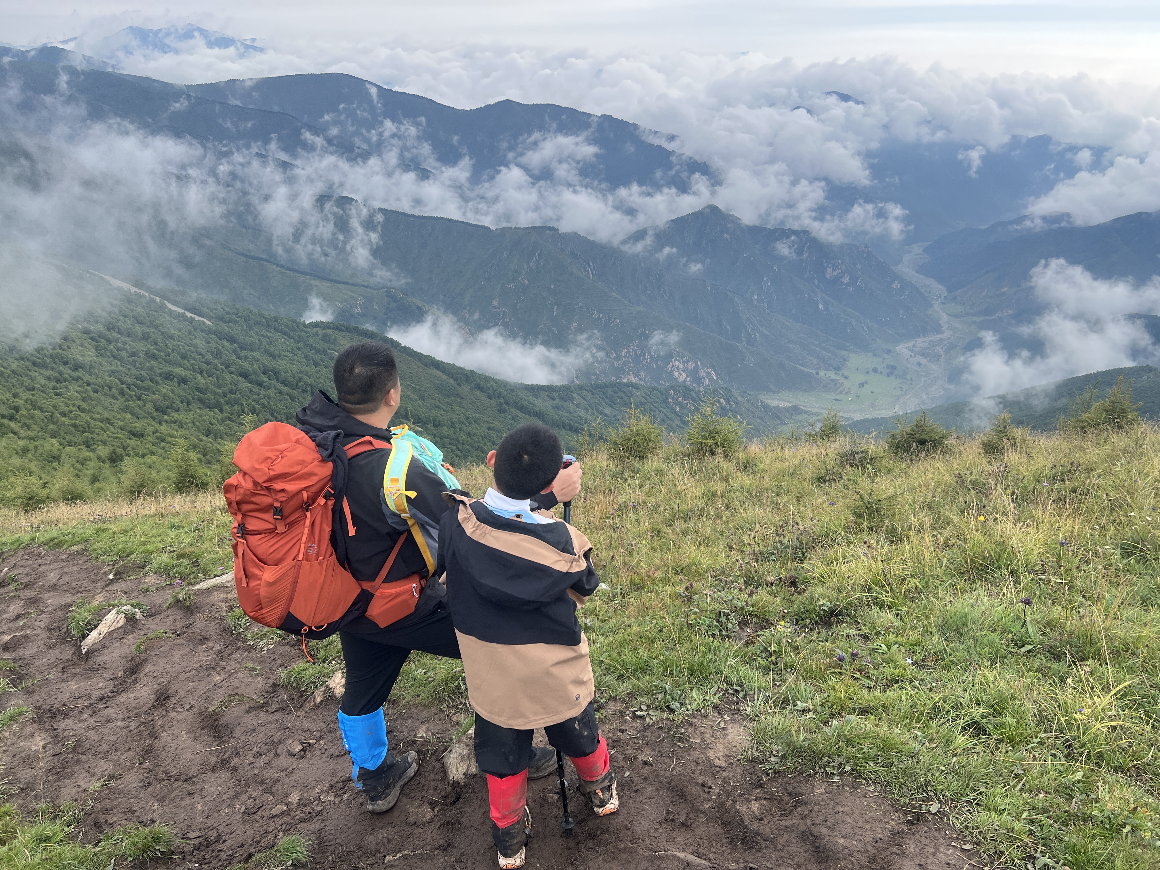 迪卡侬登山包徒步背包双肩包MH500新款户外旅行轻量化背负系统大容量 朱砂橙-38L带顶包 升级新款 实拍图