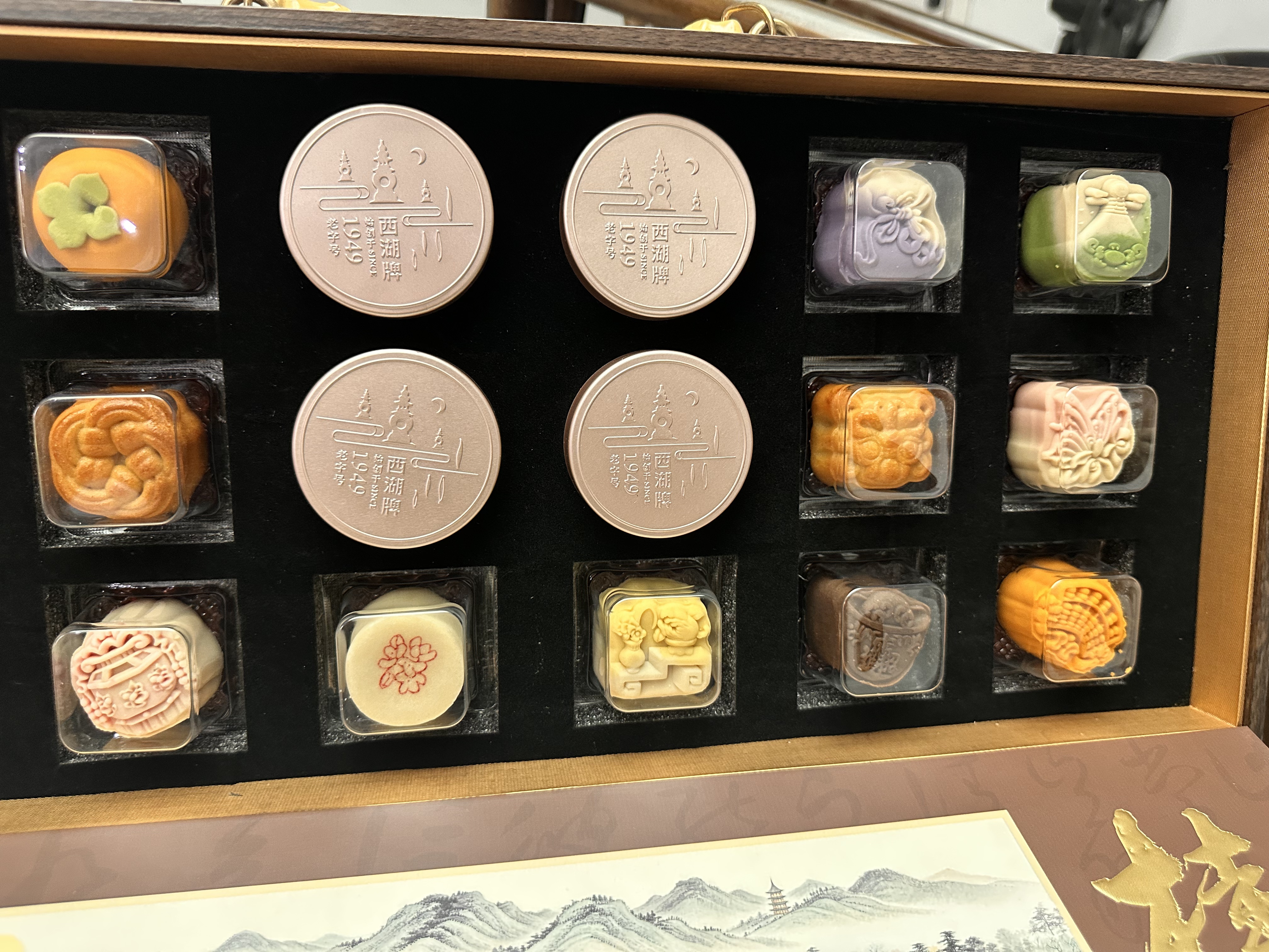 五芳斋中秋月饼礼盒装高档中秋节礼盒送礼广式五仁莲蓉月饼团购定制礼品 桂月湖韵-14饼+4龙井茶联名高档木盒 实拍图