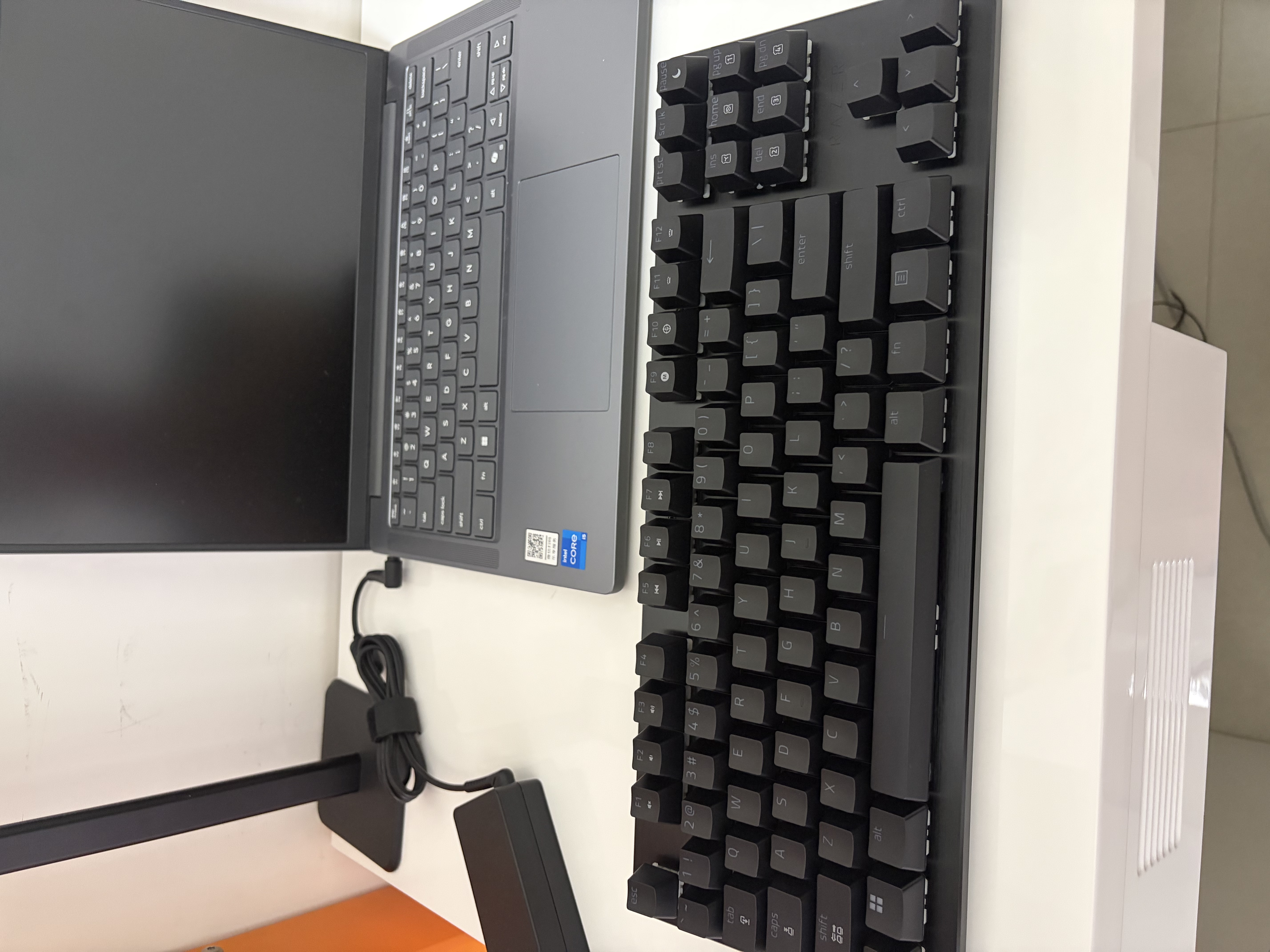雷蛇（Razer）猎魂磁蛛V3竞技版磁轴键盘 8K回报率 87键有线 ST快速敲击 电竞游戏无畏契约 【雷蛇磁轴】 实拍图