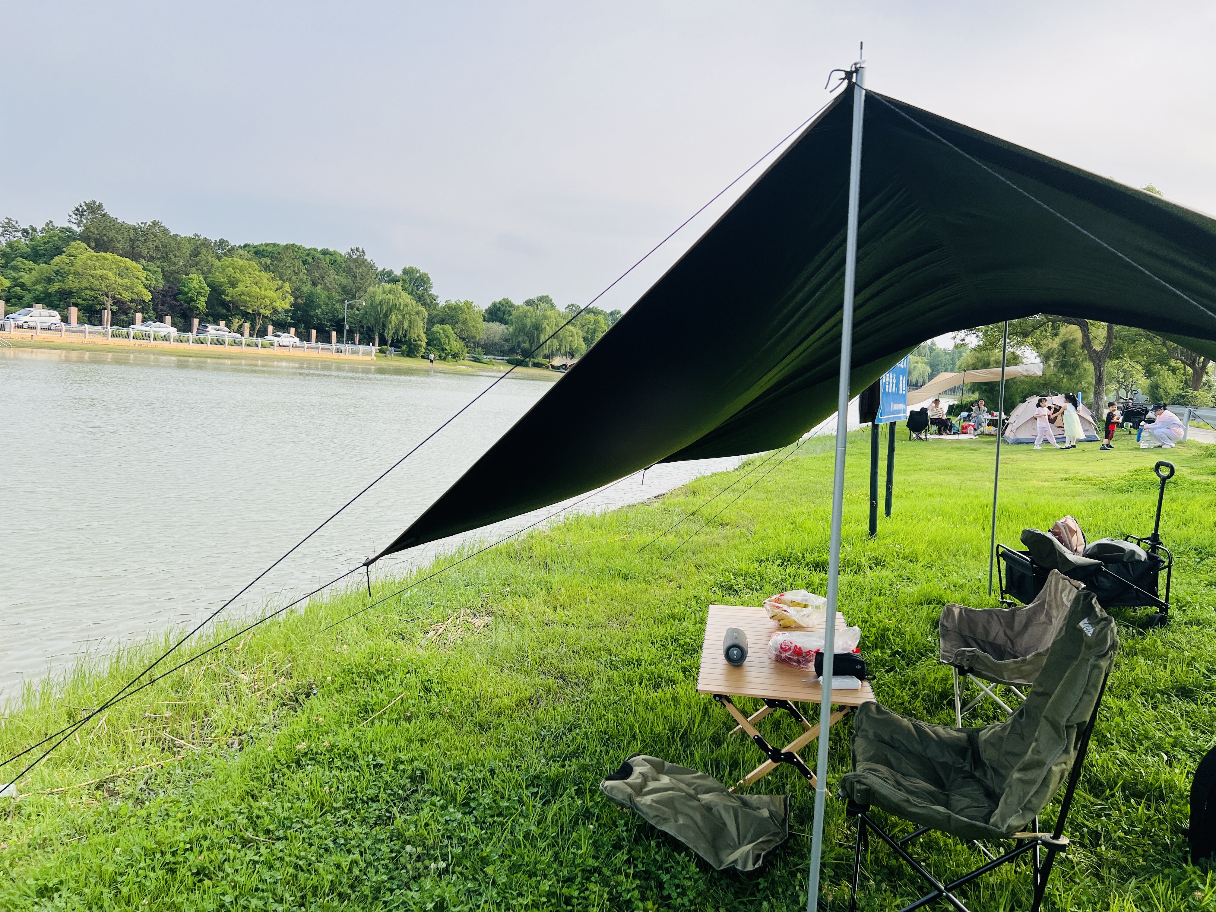 Naturehike挪客星简L01蛋卷桌铝合金露营桌子户外折叠桌野餐桌 橡木色 大号 实拍图