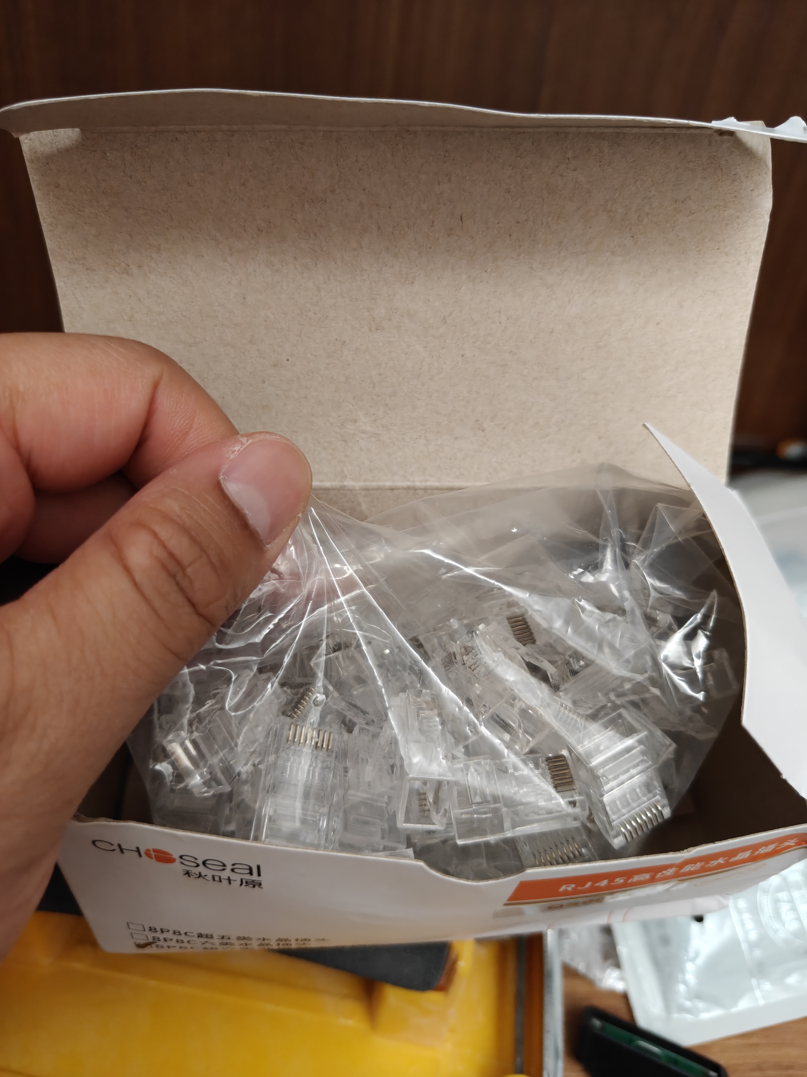 秋叶原（CHOSEAL）超六类非屏蔽水晶头 RJ45万兆工程网络连接器 Cat6a类电脑8p8c网线接头 100个装 QS9095Z100 实拍图