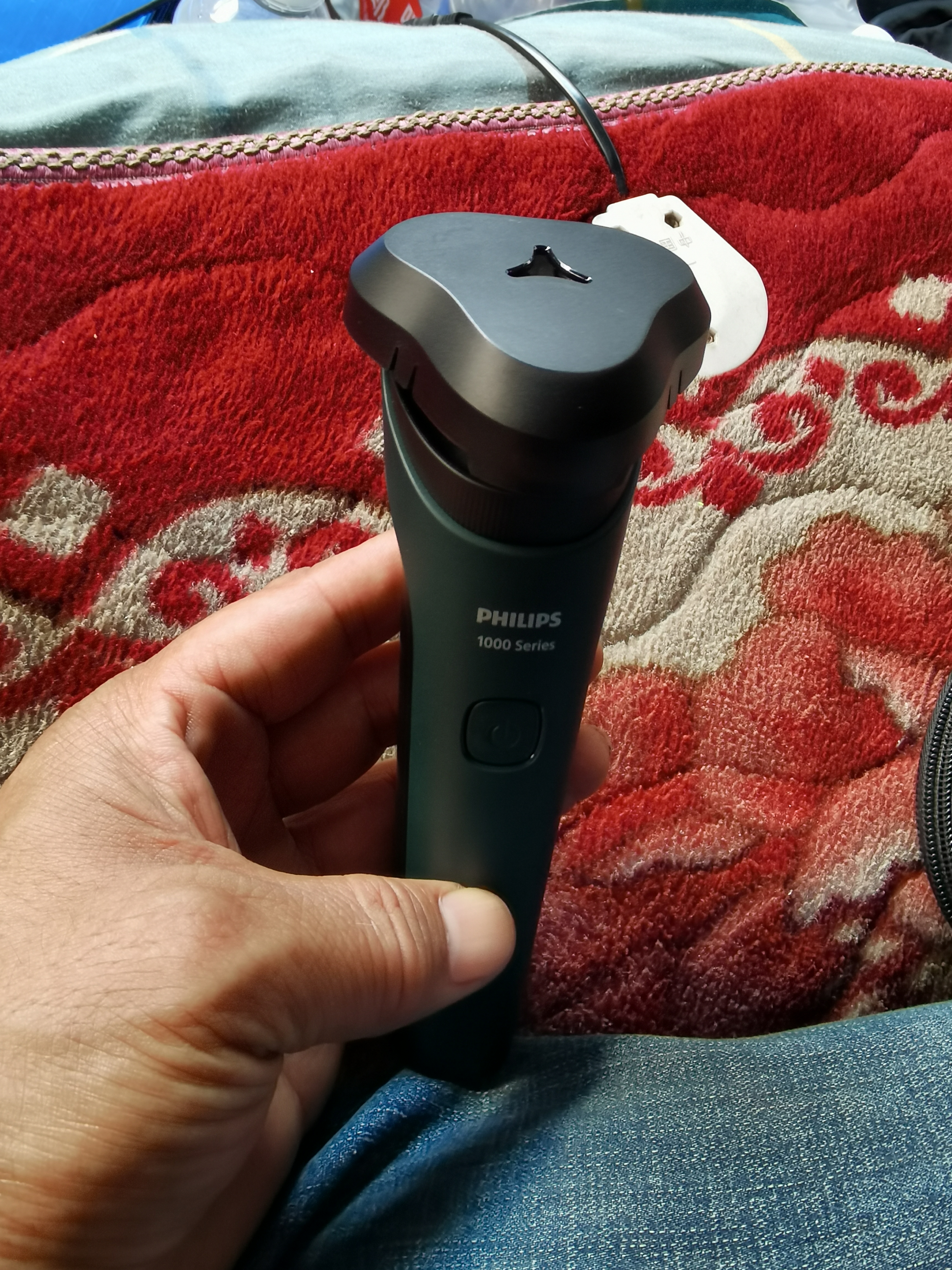 飞利浦（PHILIPS）新款男士电动剃须刀新一代旋风1系刮胡刀 风驰切剃3D浮动刀头 官方旗舰店 生日礼物送男生老公父亲 【三刀头性价比首选】旋风1系S1771/02 实拍图