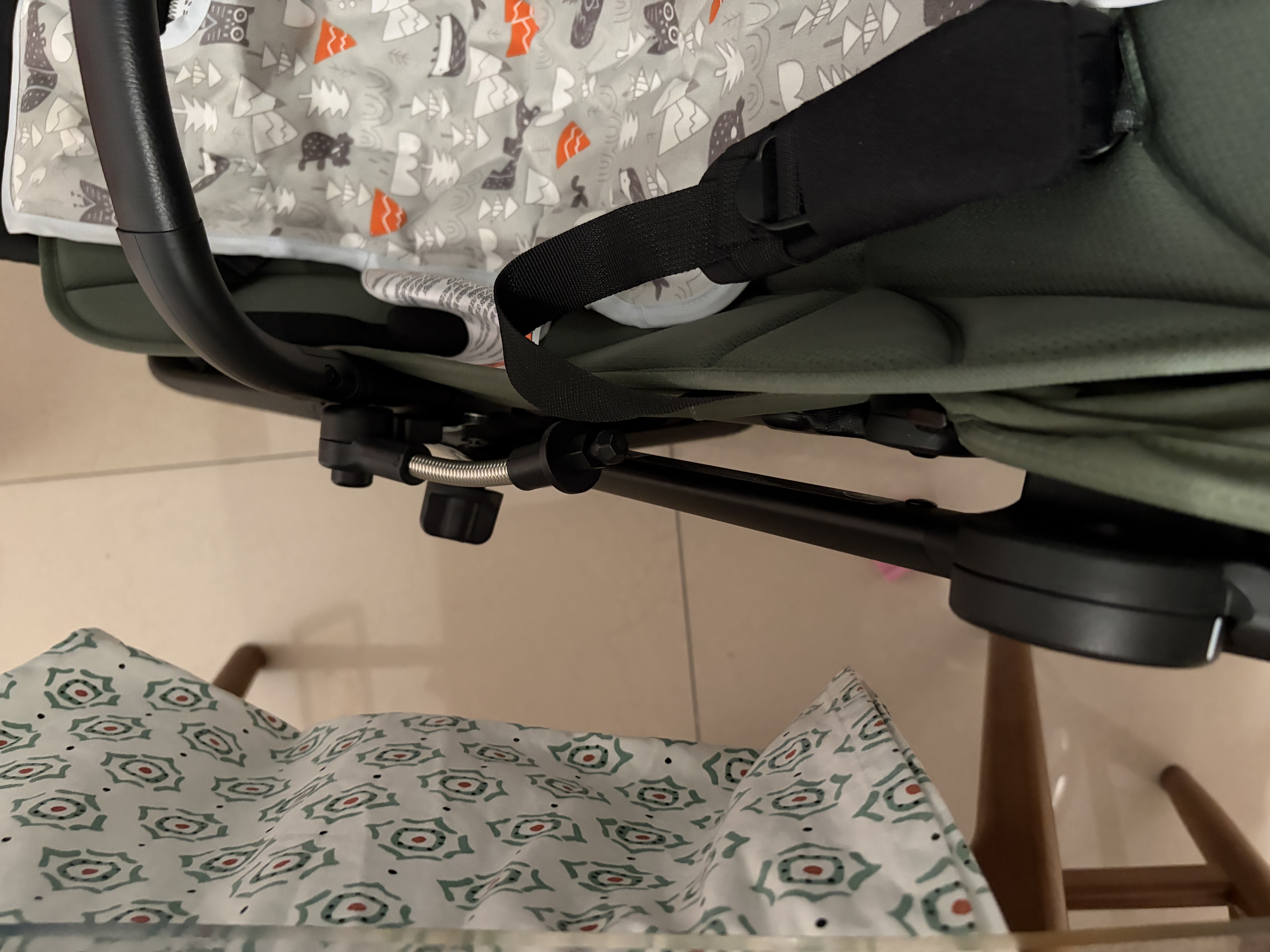 爱贝迪拉（AIBEDILA）婴儿车遮阳伞遛娃神器宝宝专用小手推车儿童口袋通用防晒太阳雨伞 【UPF50+加大折叠款】直径100cm-萌潮小狗（晴雨两用） 实拍图