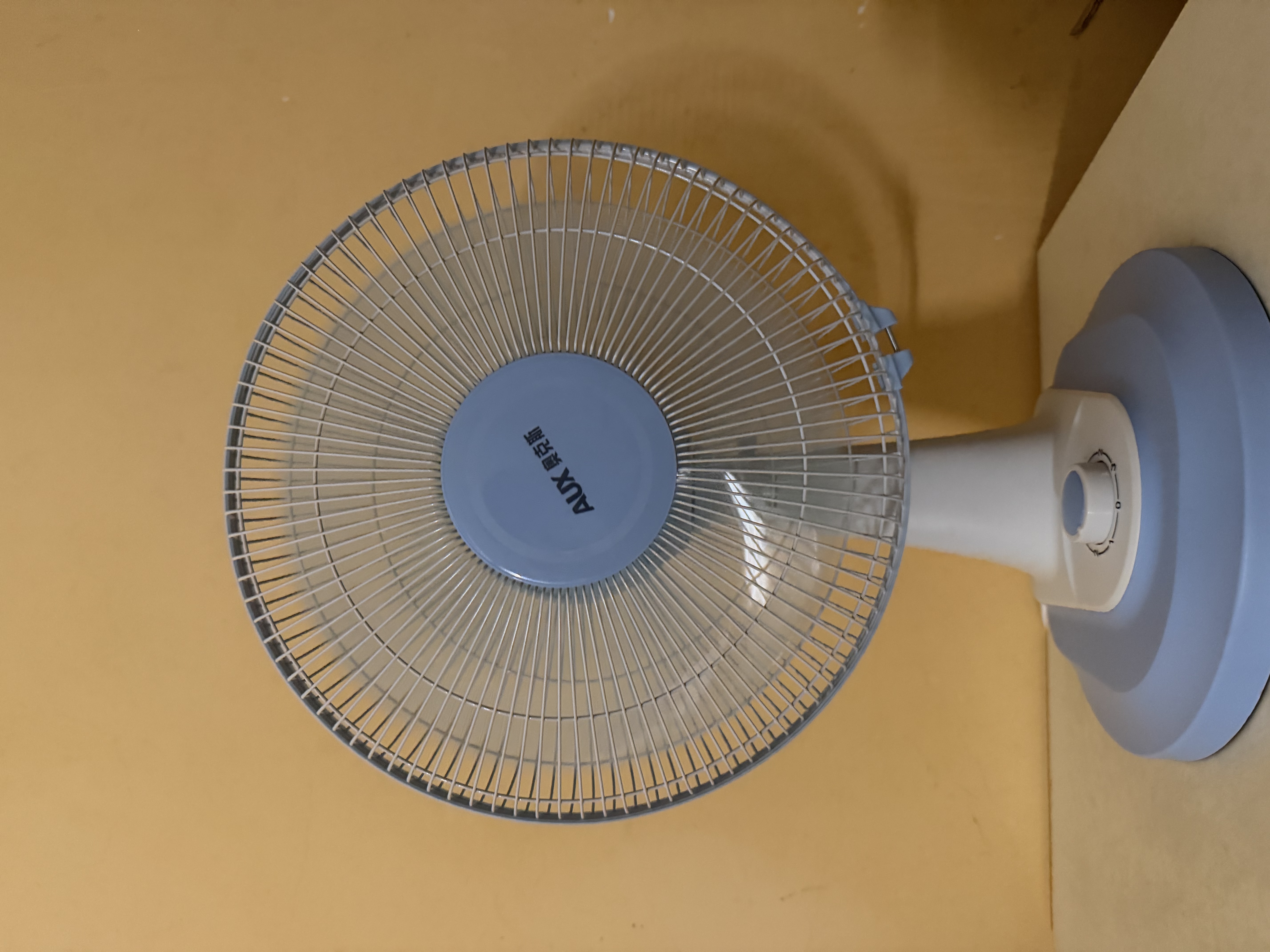 奥克斯（AUX）风扇电风扇台扇转页扇台式小型桌面家用床上宿舍卧室摇头轻音大风省电轻音电扇 【天空蓝】12寸五叶款（14英寸） 实拍图