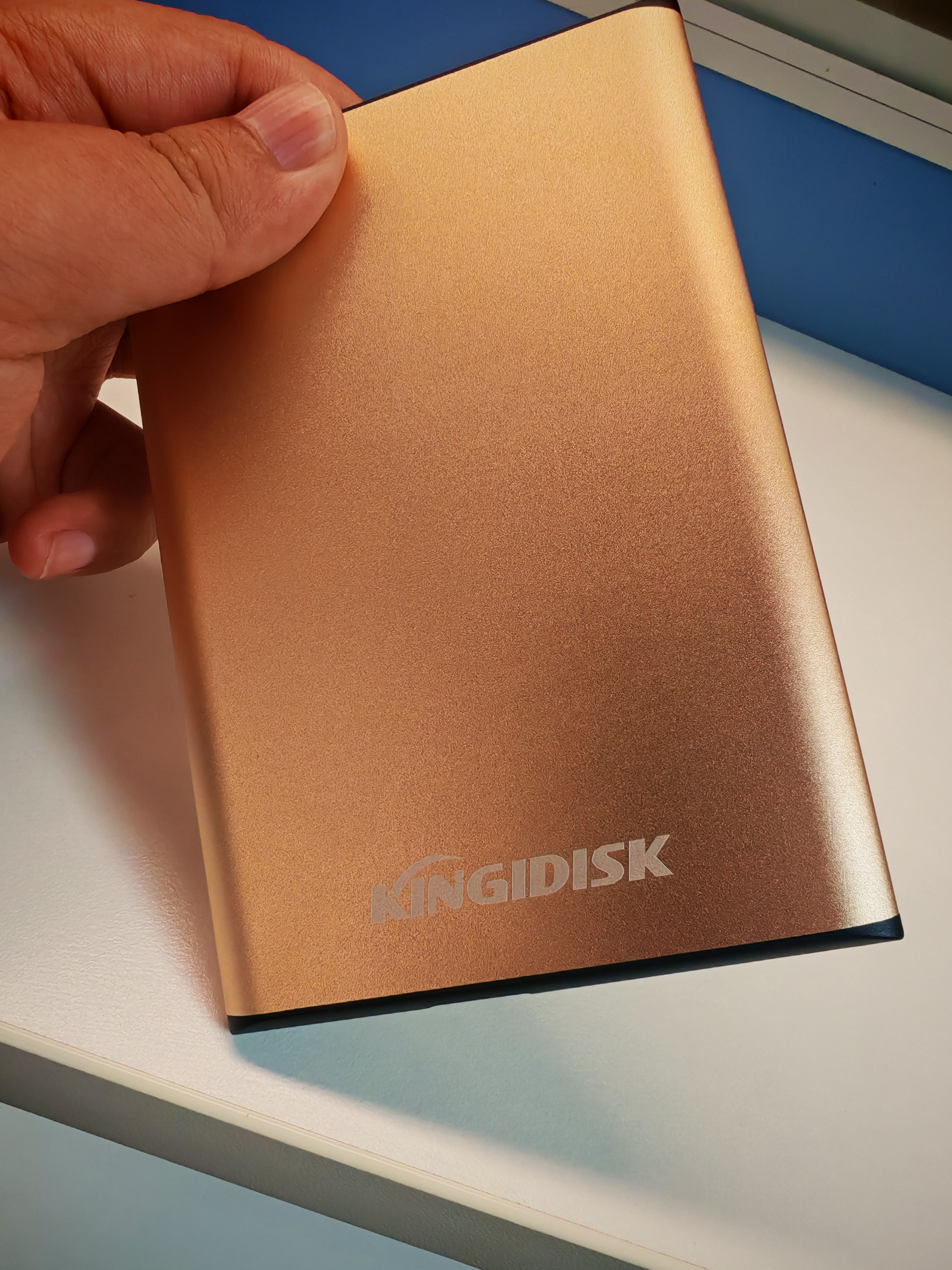 黑甲虫 (KINGIDISK) 500G USB3.0 移动硬盘 SLIM系列 2.5英寸 中国金 9.5mm金属纤薄 抗震抗压 SLIM500 实拍图