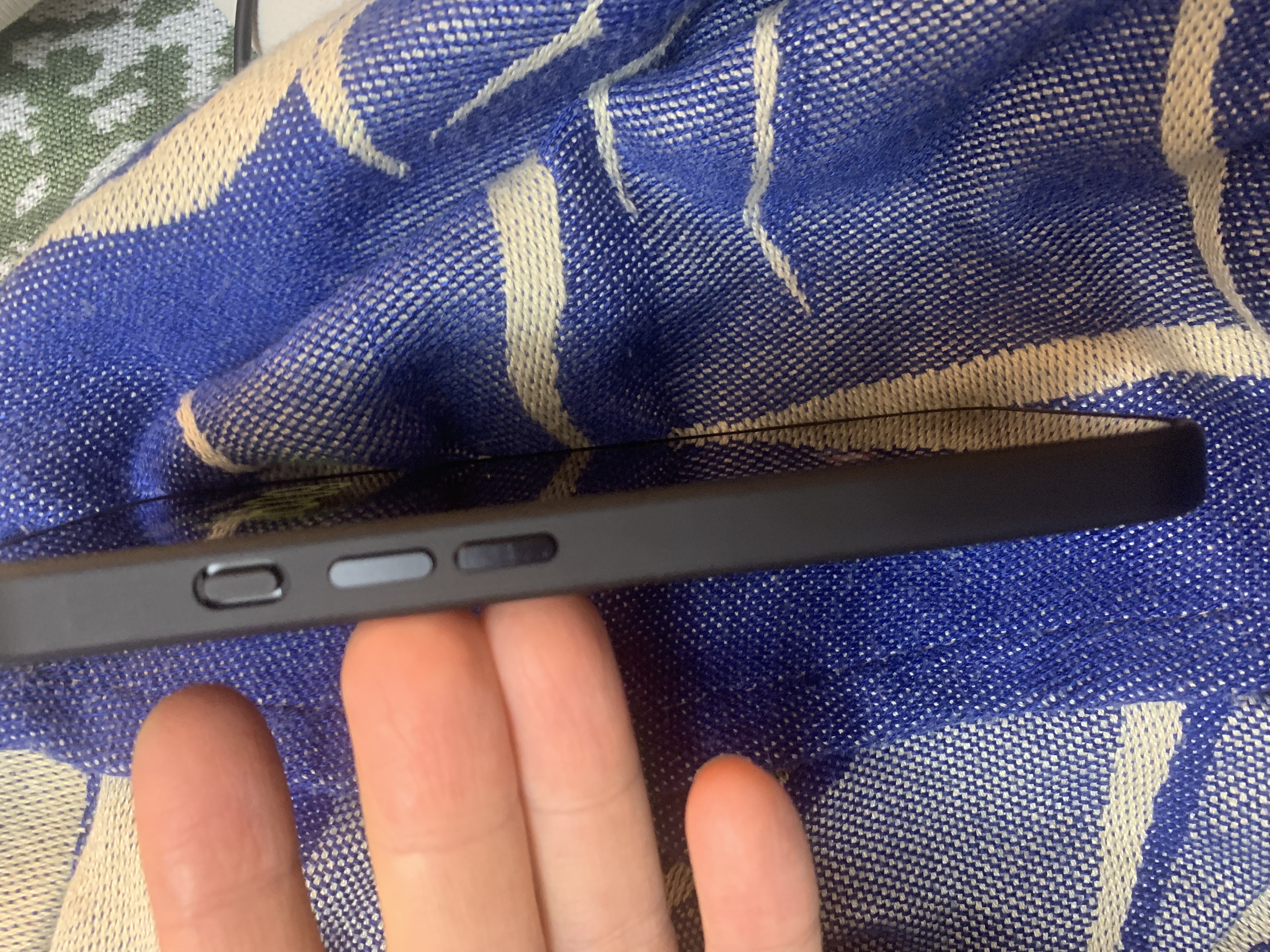 挚卫士【肤感磁吸】适用苹果17手机壳iPhone17保护套 磁吸无线充电超薄防摔亲肤磨砂 午夜黑 实拍图