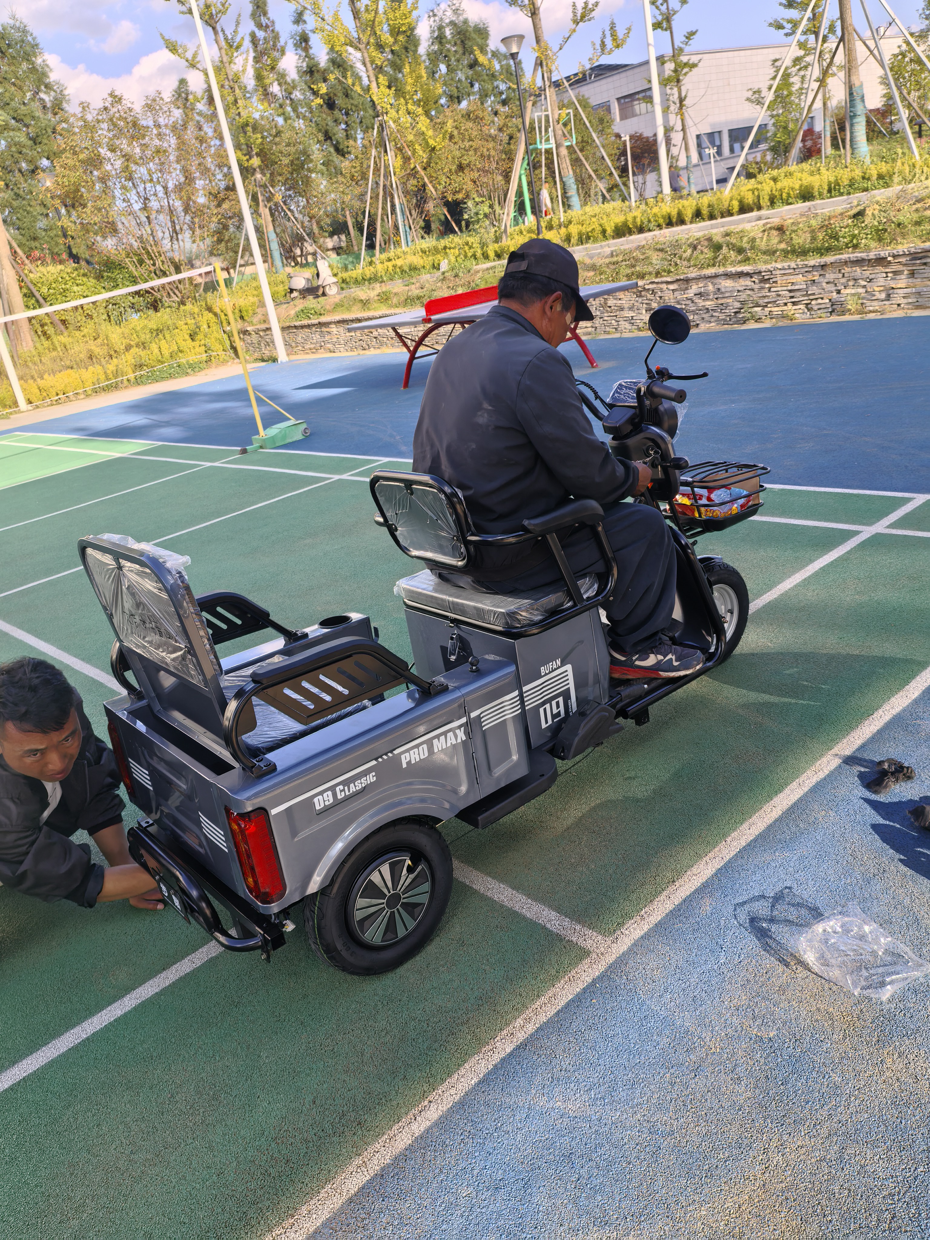 步繁大功率老人电动三轮车家用小型代步车休闲电瓶车拉货爬坡王电动车 1200W72/50A约310里+出口锂电 实拍图