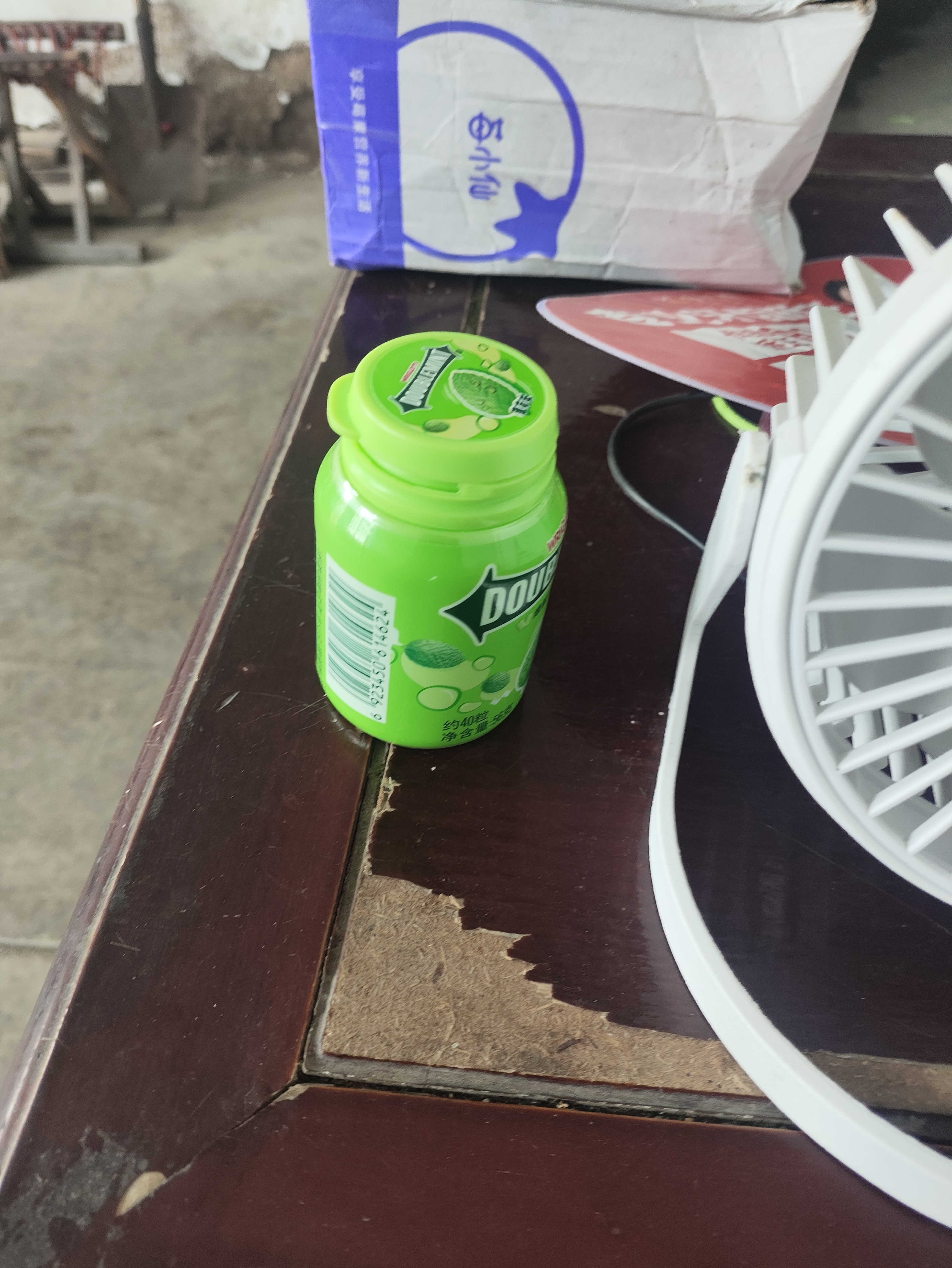 绿箭 无糖口香糖 薄荷味约40粒56g*6瓶 清新口气接吻糖 休闲零食糖果 实拍图